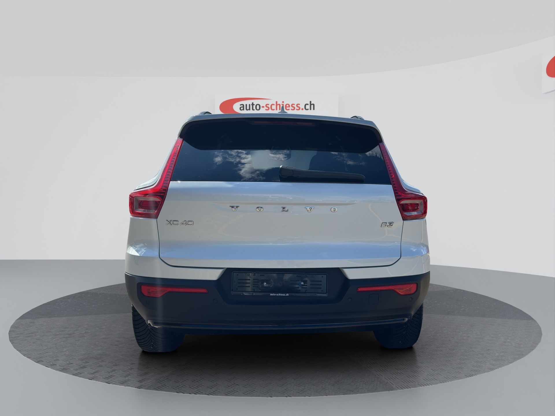 VOLVO XC40 B3 Benzin Mild Hybrid Plus Dark DCT-image-3