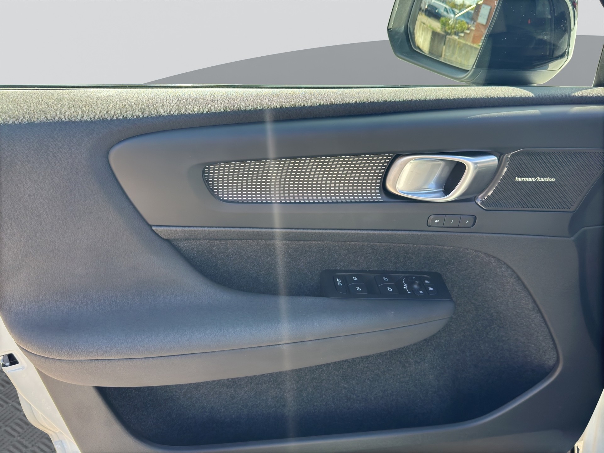 VOLVO XC40 B3 Benzin Mild Hybrid Plus Dark DCT-image-8