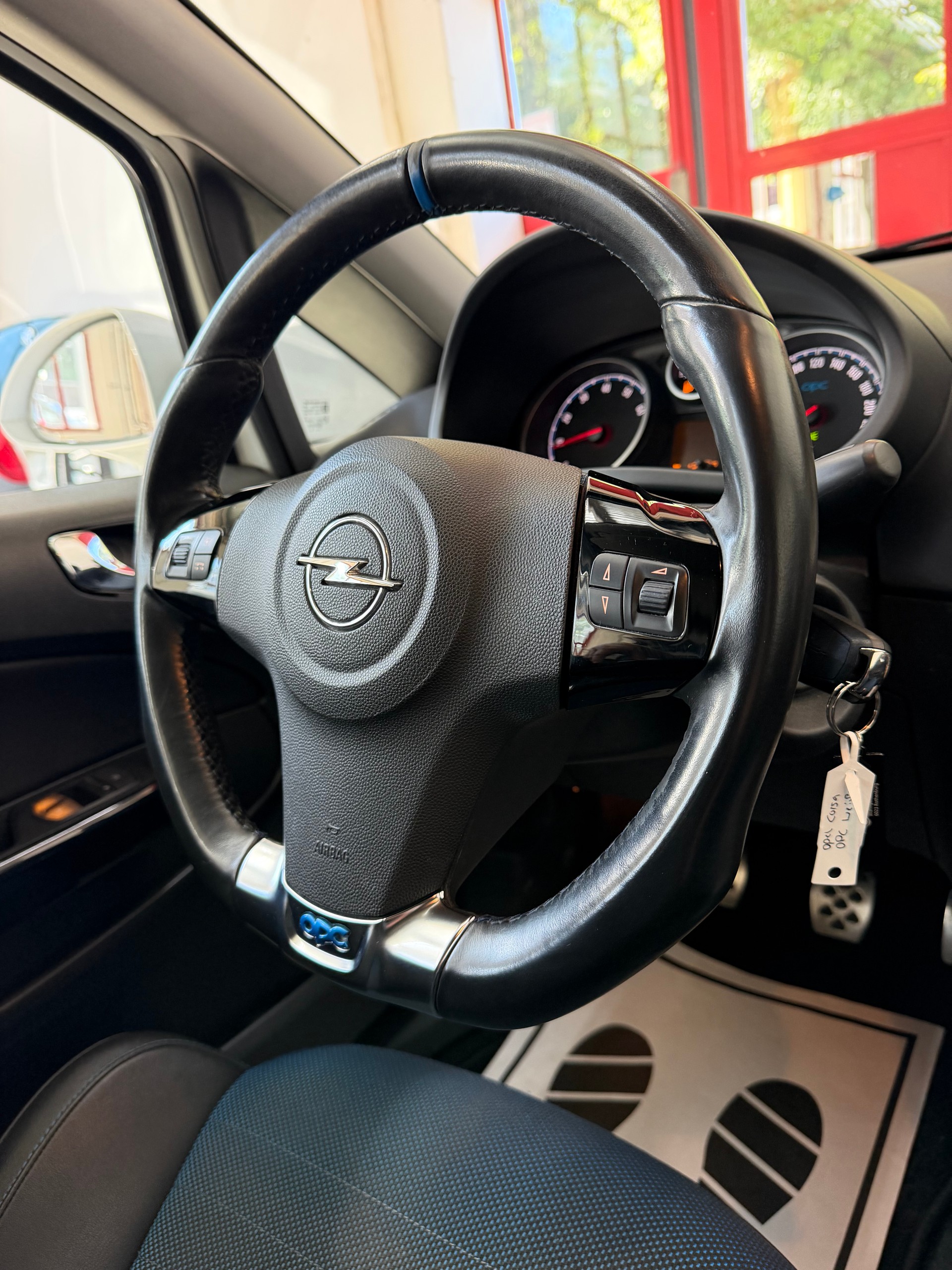OPEL Corsa 1.6 Turbo OPC //NEU AB MFK!-image-11