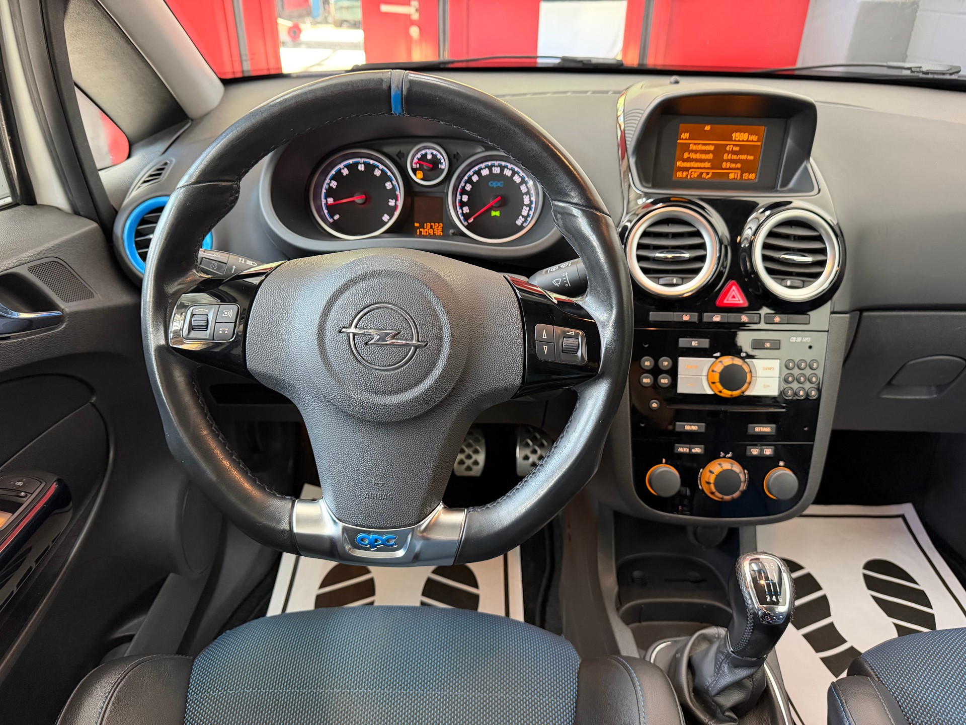OPEL Corsa 1.6 Turbo OPC //NEU AB MFK!-image-10