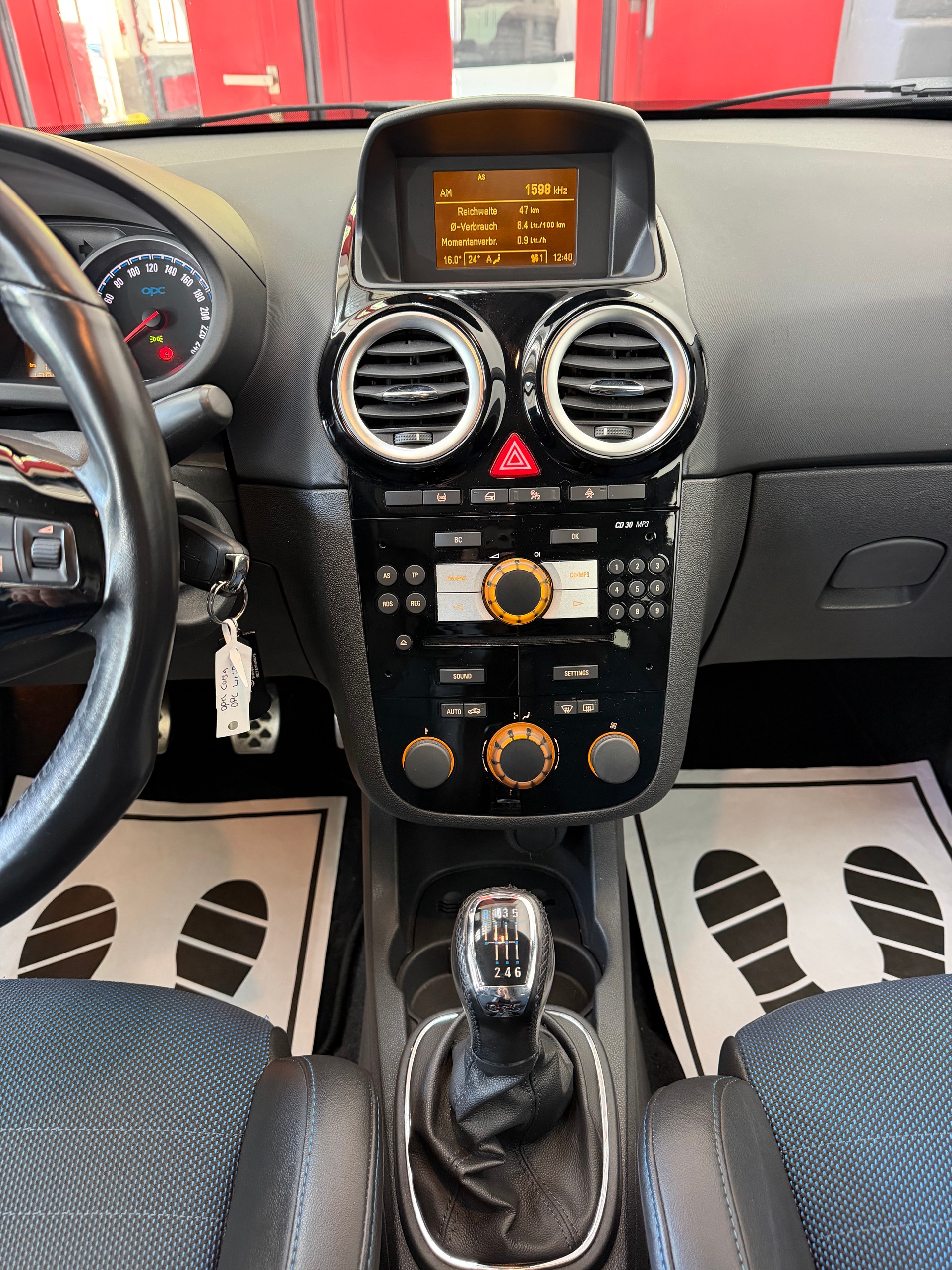 OPEL Corsa 1.6 Turbo OPC //NEU AB MFK!-image-12