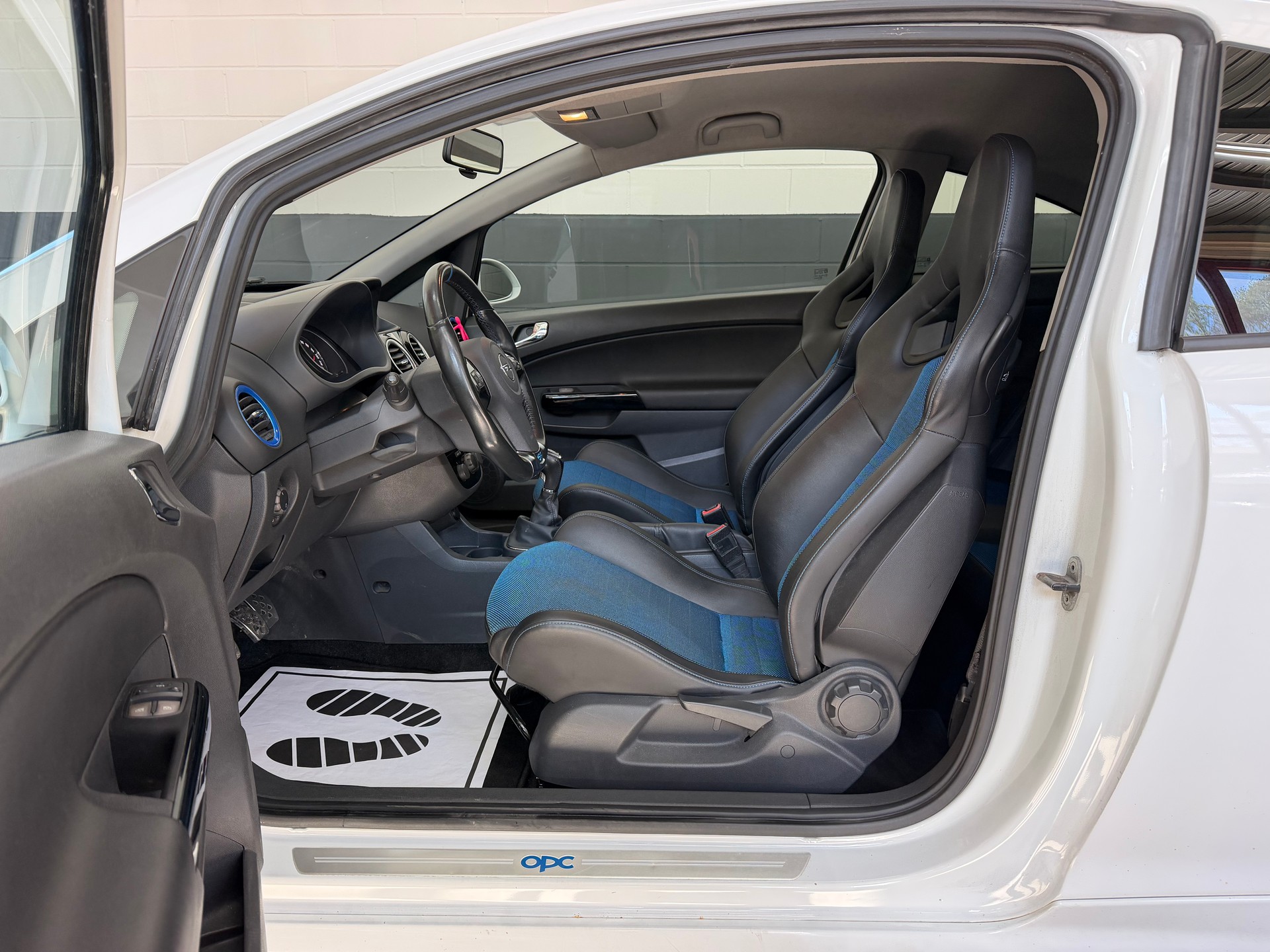OPEL Corsa 1.6 Turbo OPC //NEU AB MFK!-image-7