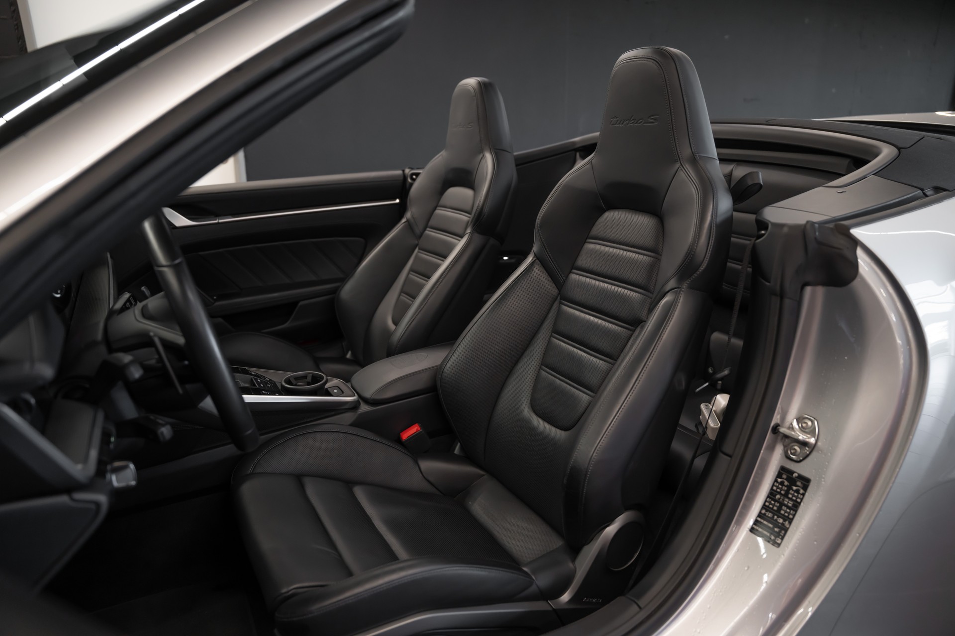 PORSCHE 911 Turbo S Cabriolet PDK / CH Auto / Burmester / Porsche Approved 24M / Carbon Keramik & uvm,,,-image-9