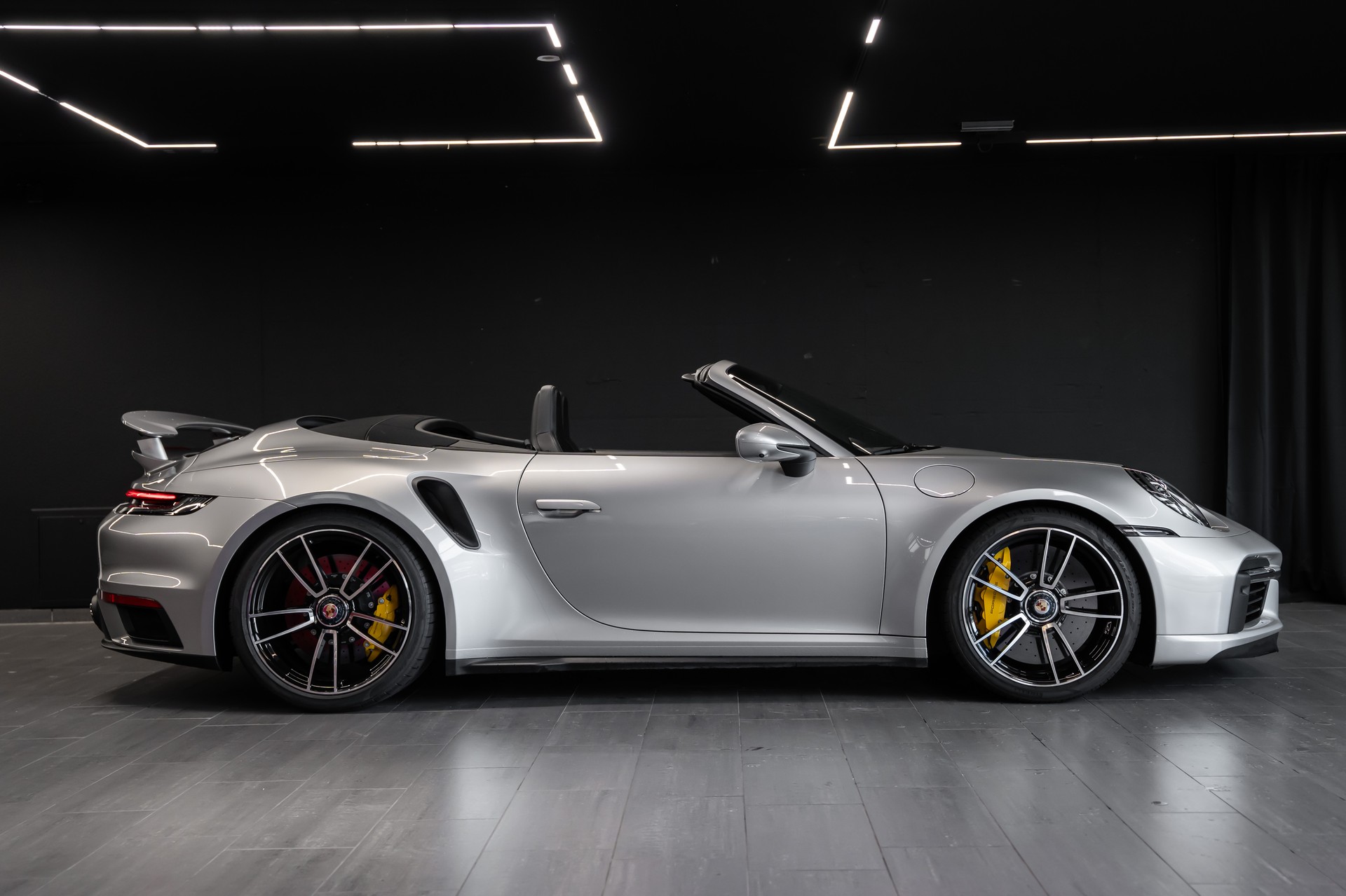 PORSCHE 911 Turbo S Cabriolet PDK / CH Auto / Burmester / Porsche Approved 24M / Carbon Keramik & uvm,,,-image-2