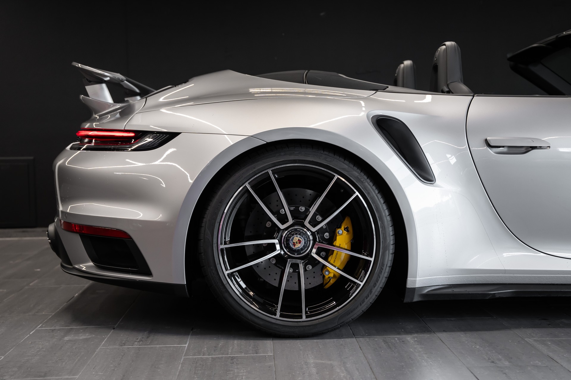 PORSCHE 911 Turbo S Cabriolet PDK / CH Auto / Burmester / Porsche Approved 24M / Carbon Keramik & uvm,,,-image-4