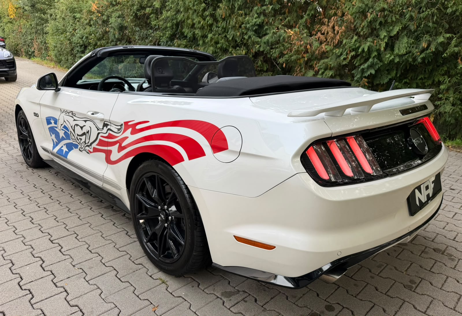 FORD Mustang Convertible 5.0 V8 GT Automat-image-5