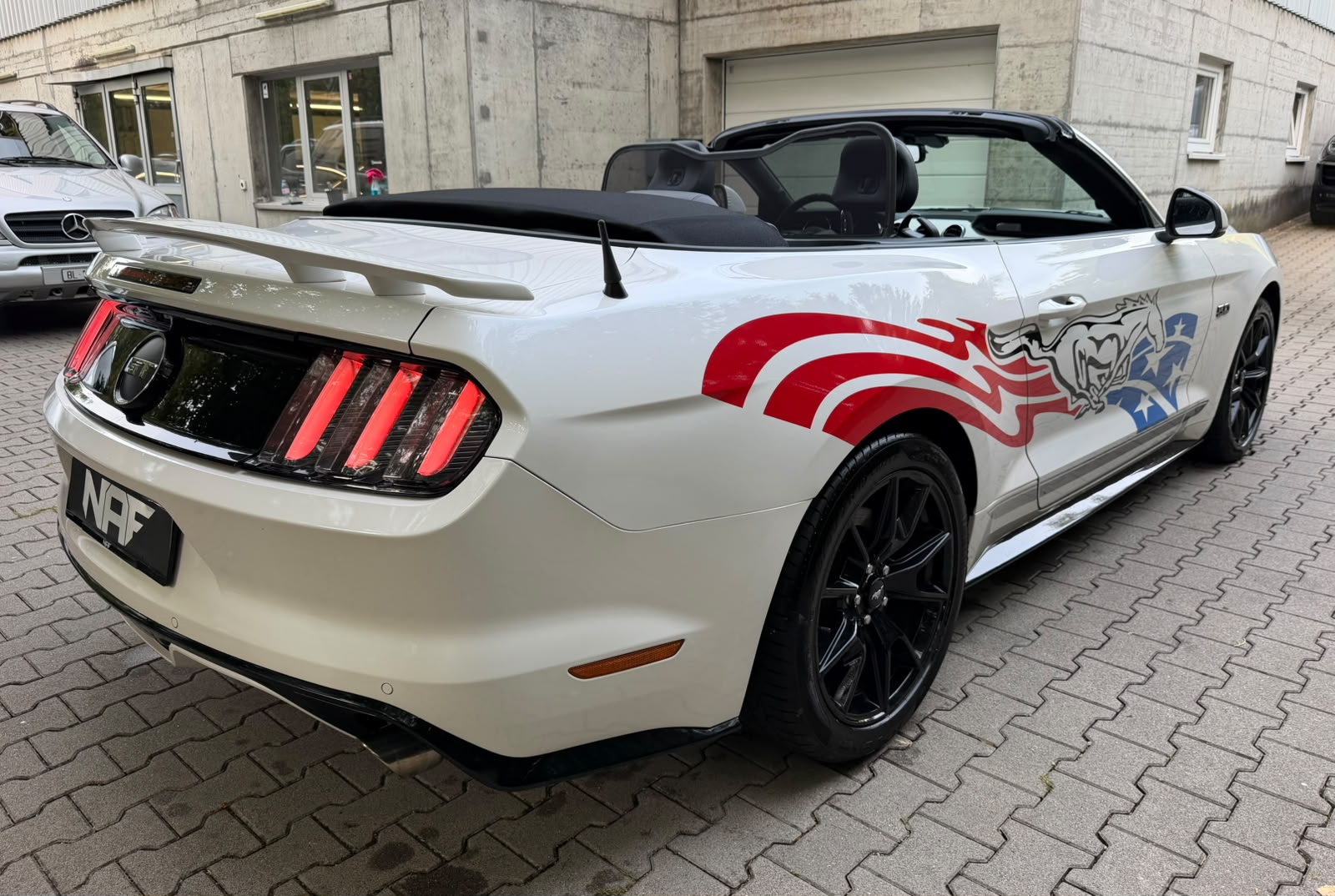 FORD Mustang Convertible 5.0 V8 GT Automat-image-9