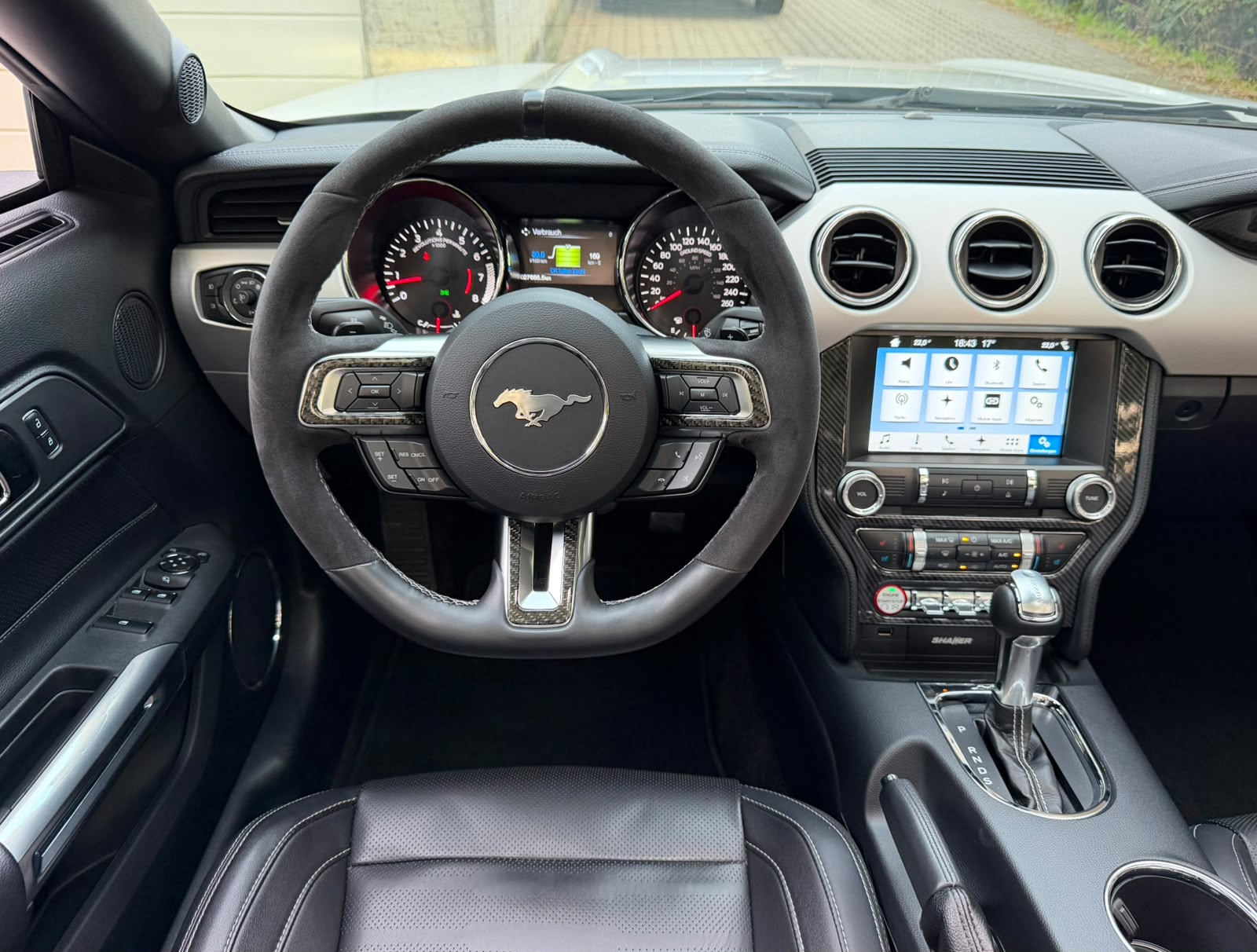FORD Mustang Convertible 5.0 V8 GT Automat-image-26