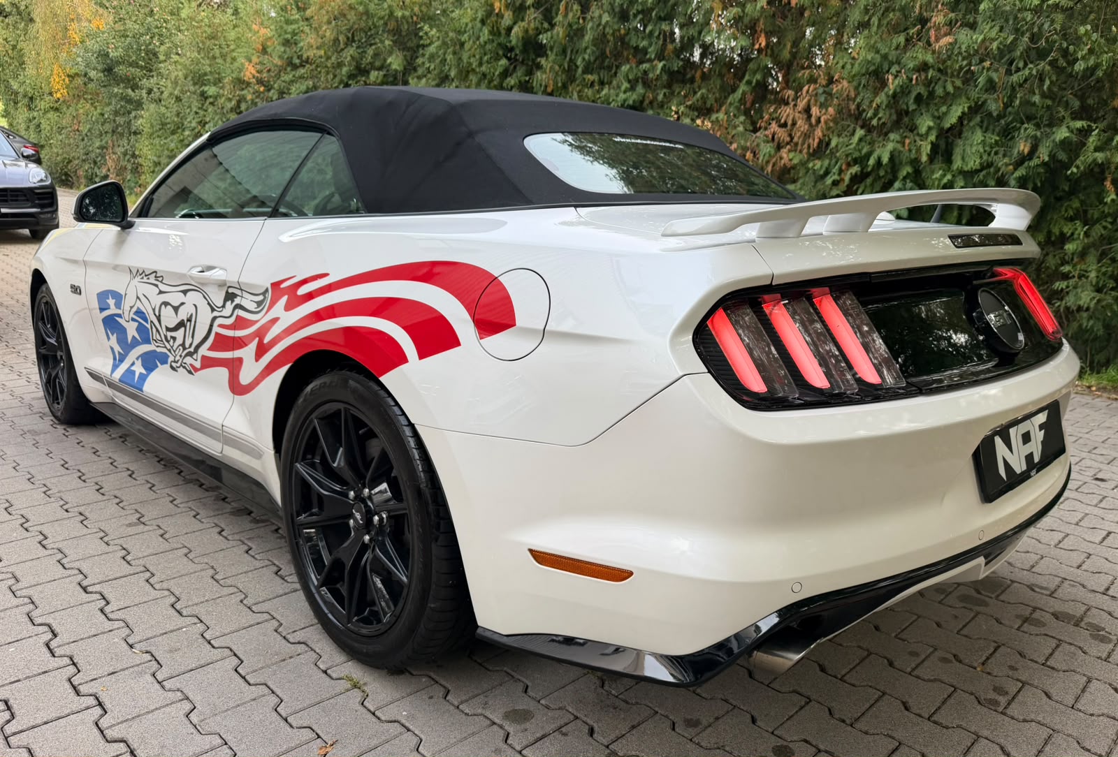 FORD Mustang Convertible 5.0 V8 GT Automat-image-4