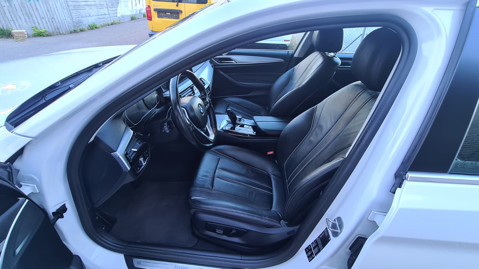 BMW 520d xDrive 48V Touring Steptronic ** Voll-Leder ** Gr-Navi ** RF-Kamera ** Anh-Kupplung ** Frisch Ab MFK & Service **-image-19