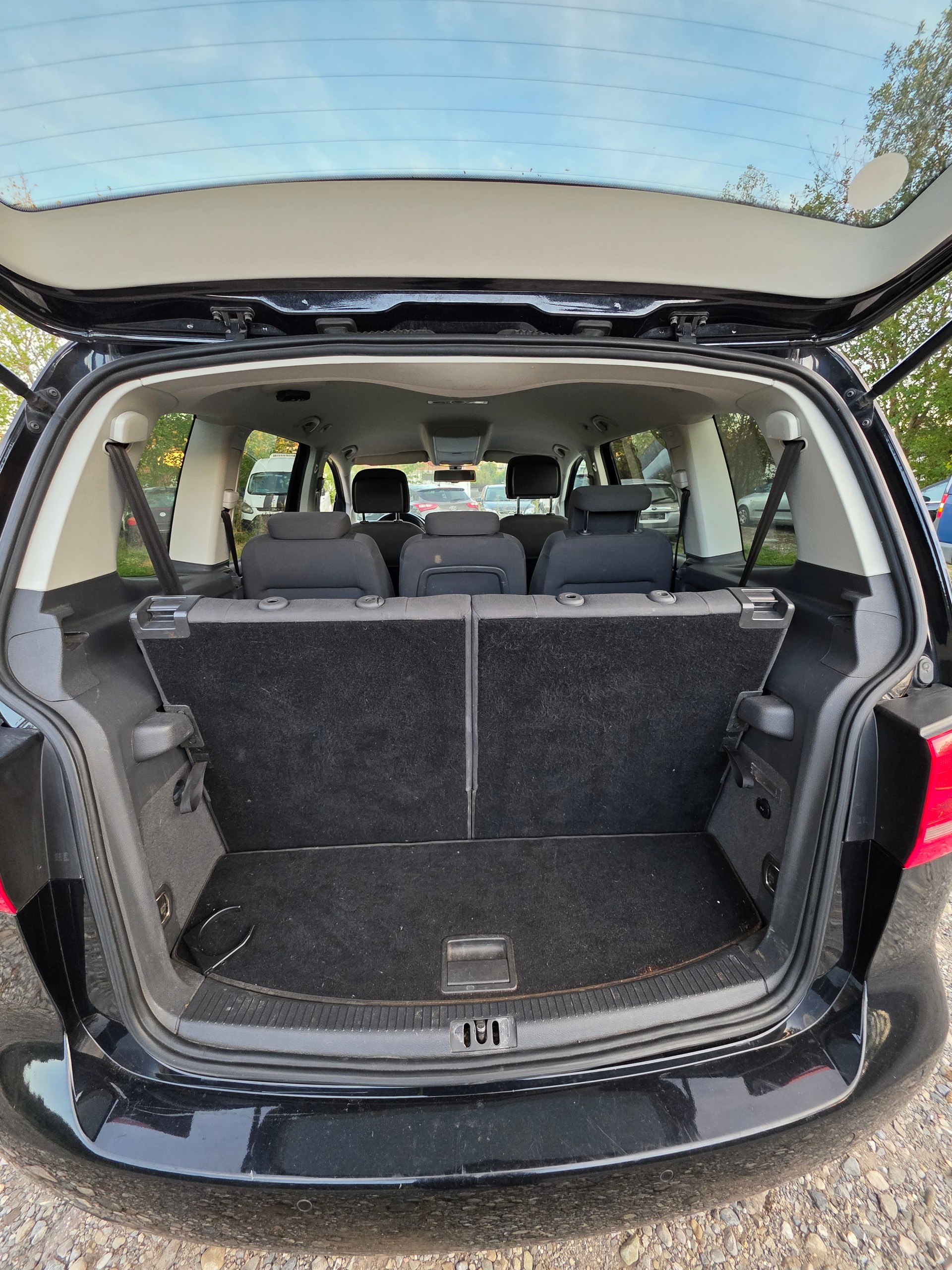 VW Touran 1.4 TSI Trendline-image-5