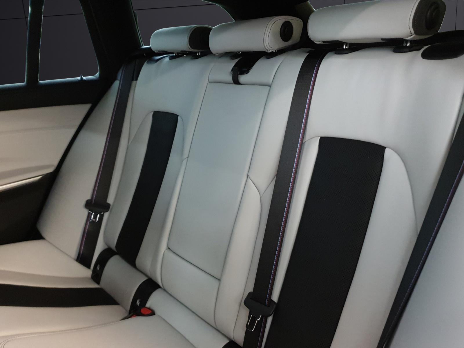 BMW M3 Competition xDrive Touring-image-11