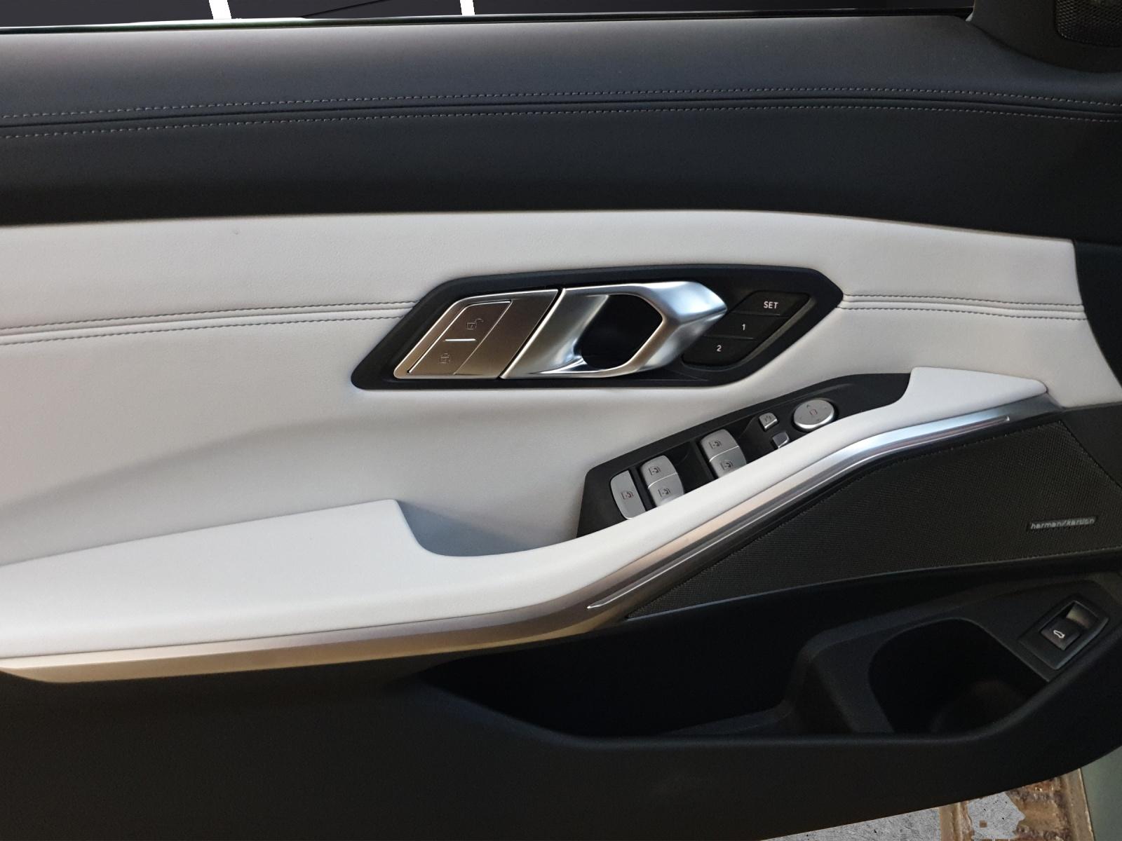BMW M3 Competition xDrive Touring-image-9