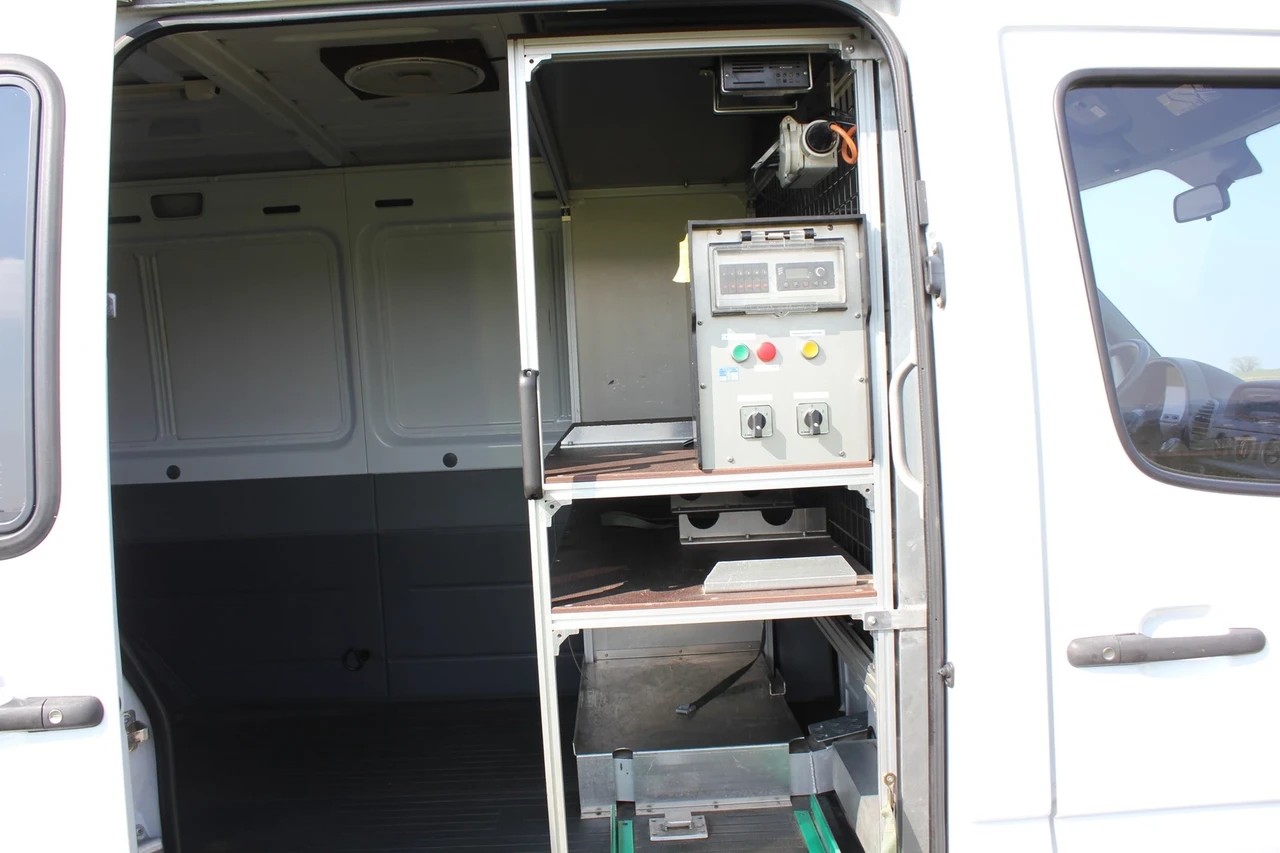 MERCEDES-BENZ Sprinter 313 CDI 4x4 mit Geländeuntersetzung und Standheizung-image-7