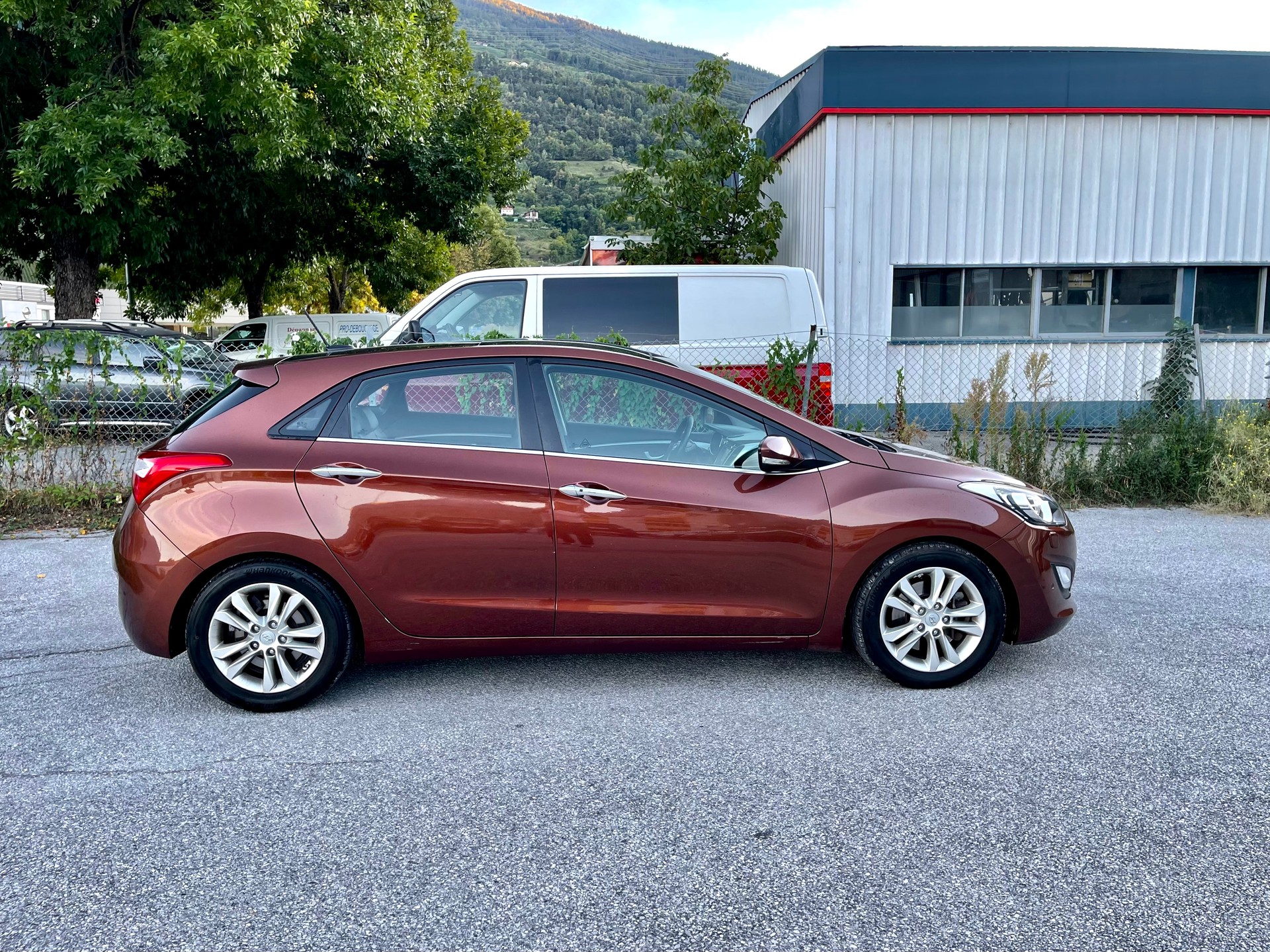 HYUNDAI i30 1.6 GDI Premium Automatic-image-7