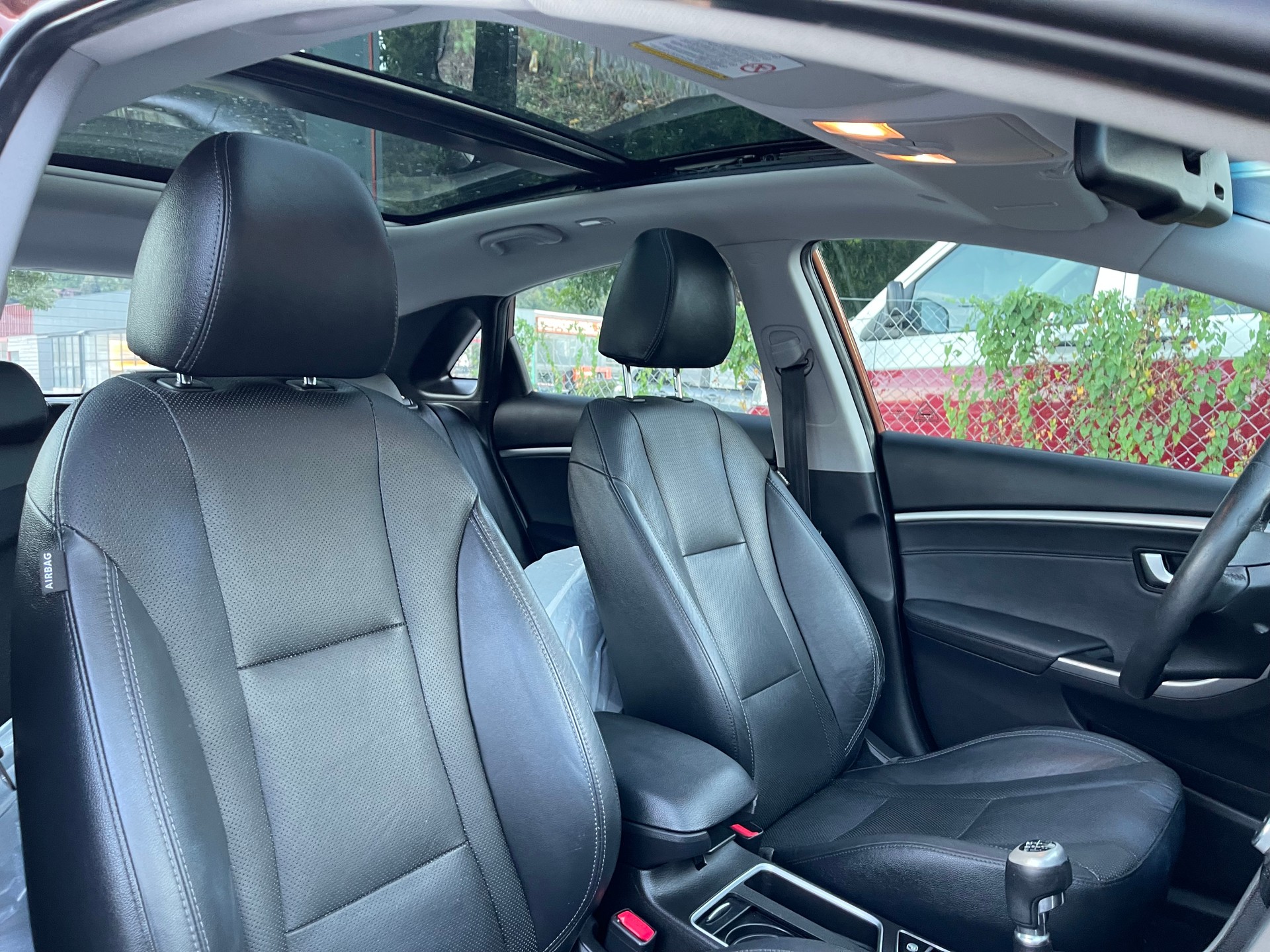 HYUNDAI i30 1.6 GDI Premium Automatic-image-9