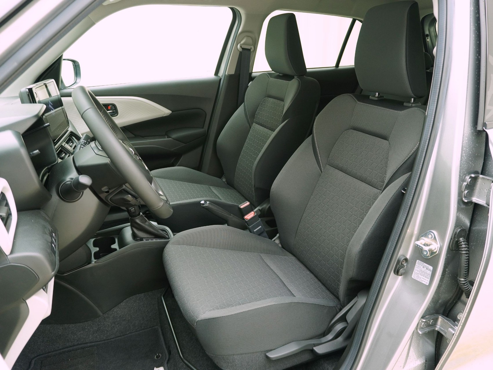 SUZUKI Swift 1.2 Sakura Hybrid-image-7