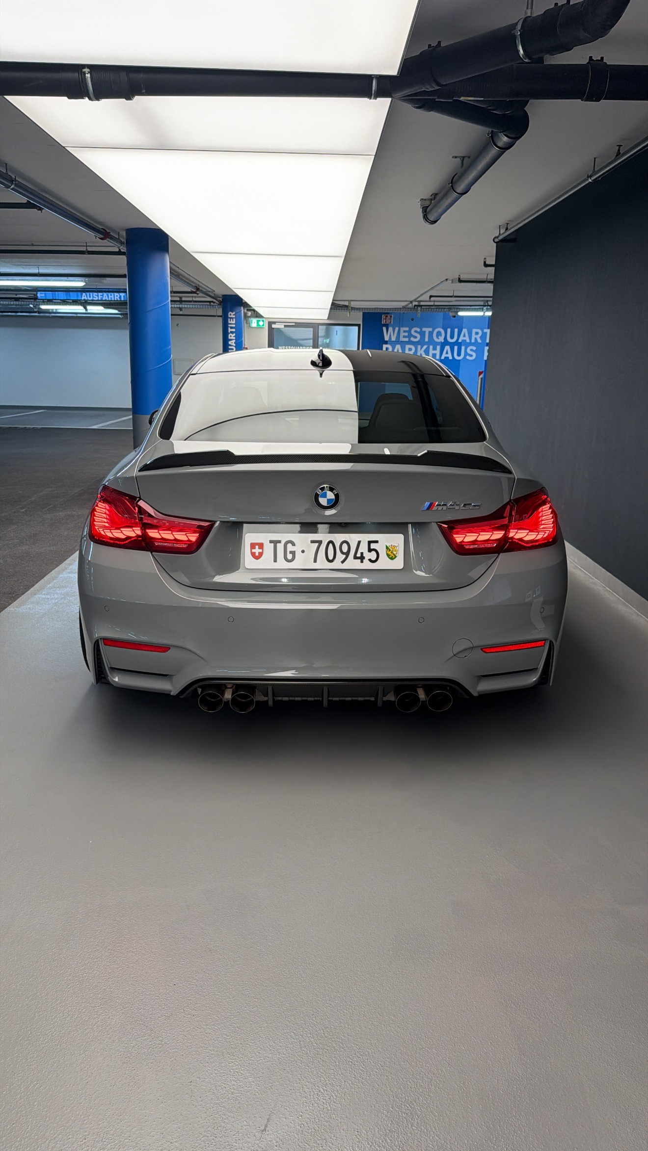 BMW CS-image-9