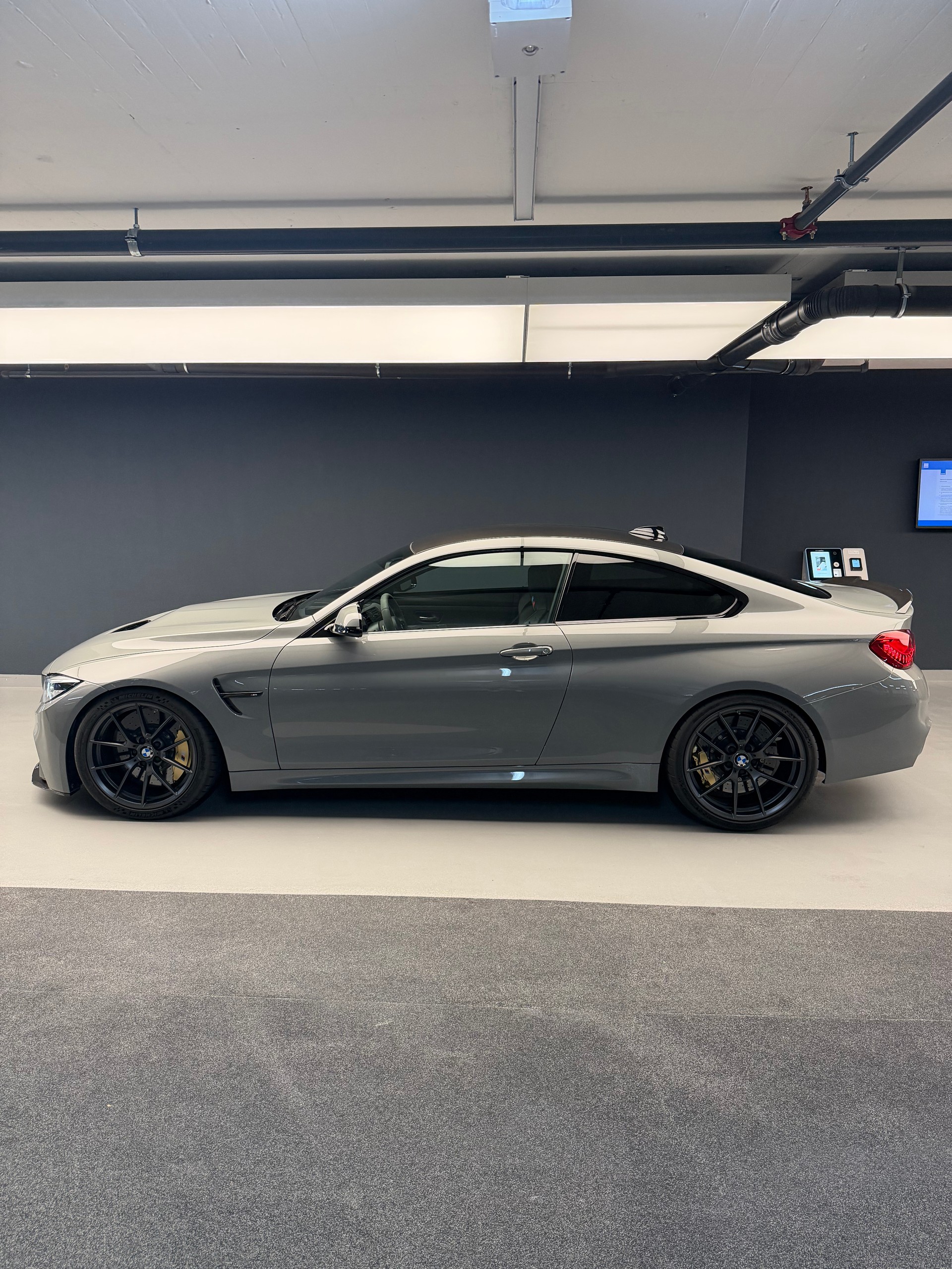 BMW CS-image-7