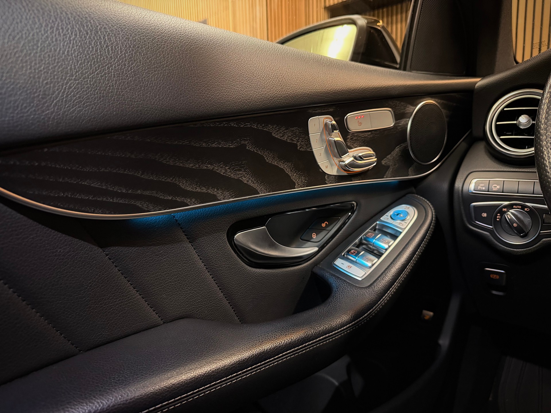 MERCEDES-BENZ GLC Coupé 250 d AMG Line 4Matic 9G-Tronic | CH-Fzg. | 1.Hand-image-16