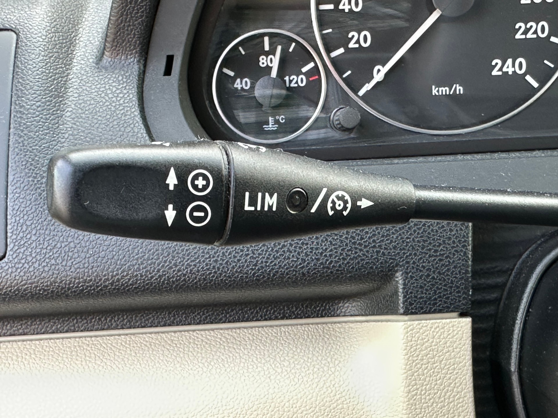 MERCEDES-BENZ A 170 Elégance-image-18