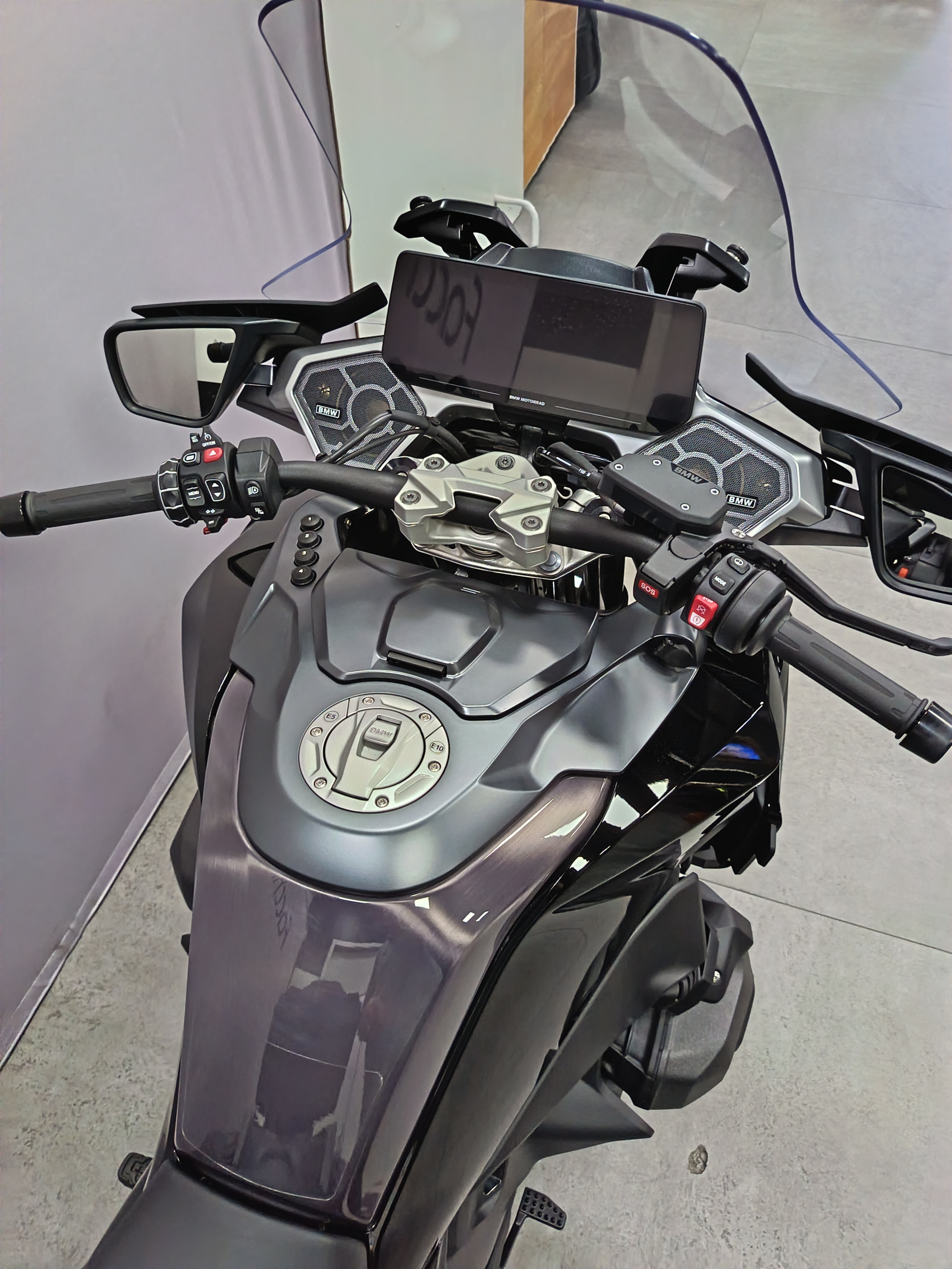 BMW R 1300 RT Triple Black-image-4