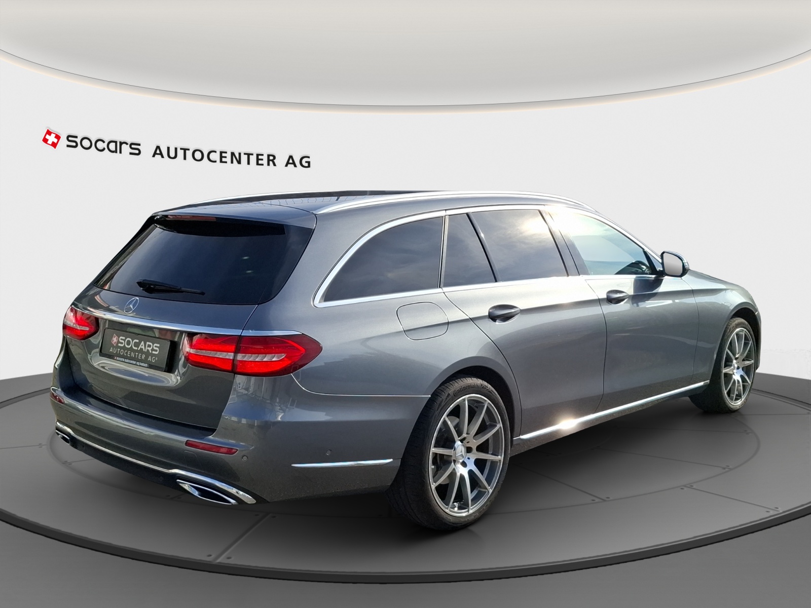 MERCEDES-BENZ E 220 d Swiss Star Exclusive 4Matic 9G-Tronic // 8 fach Aluminiumbereift // Ahängerkupplung // TOP AUSSTATTUNG-image-2