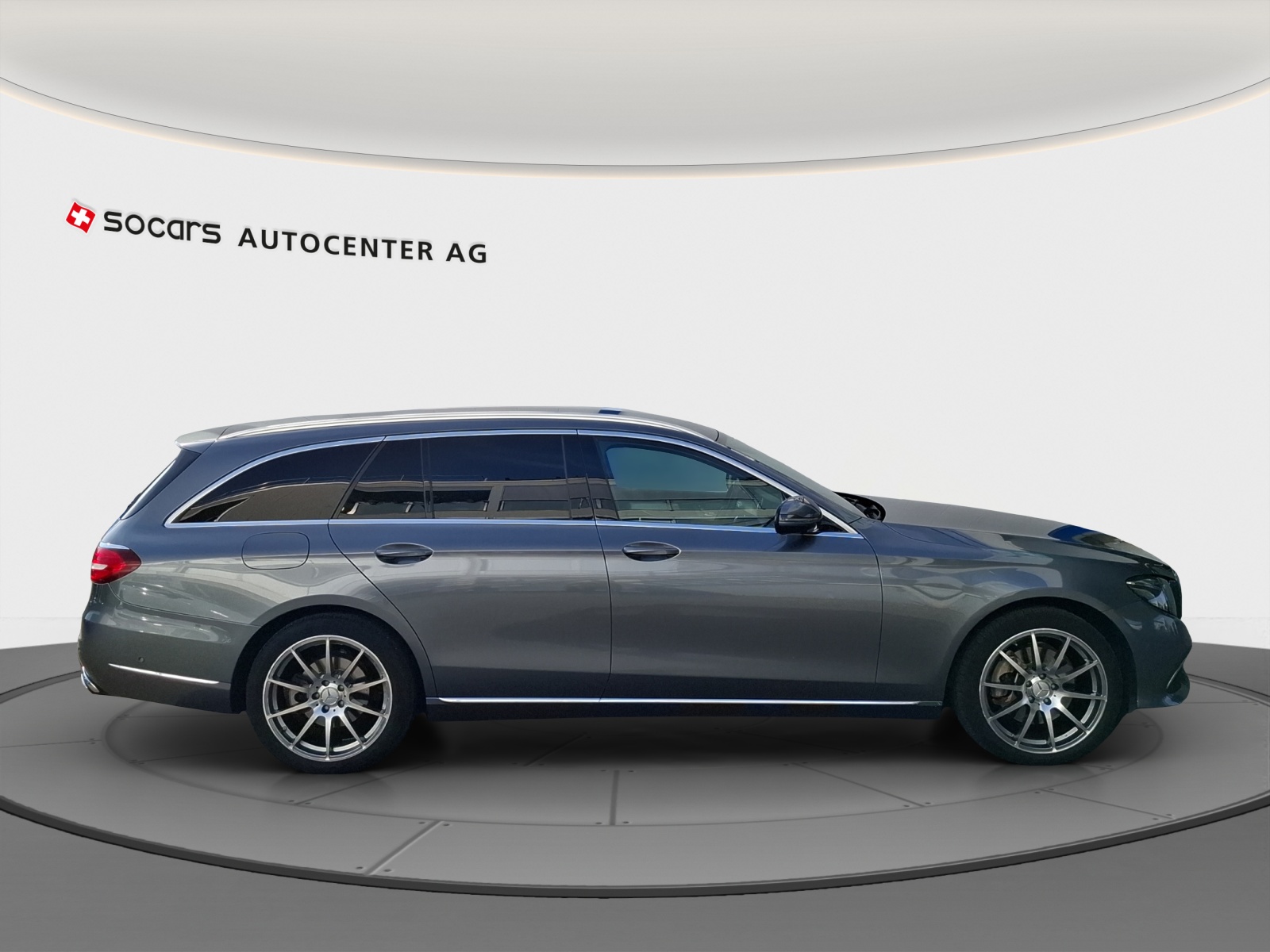 MERCEDES-BENZ E 220 d Swiss Star Exclusive 4Matic 9G-Tronic // 8 fach Aluminiumbereift // Ahängerkupplung // TOP AUSSTATTUNG-image-6