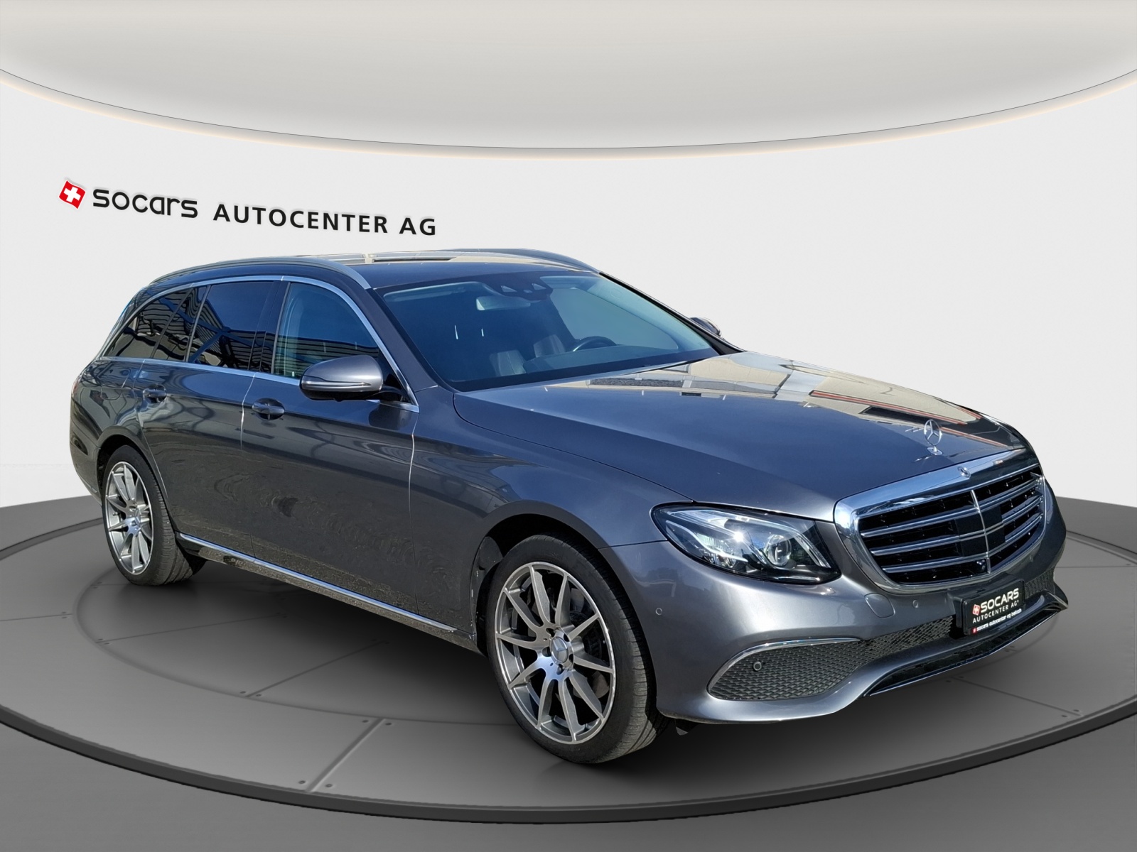MERCEDES-BENZ E 220 d Swiss Star Exclusive 4Matic 9G-Tronic // 8 fach Aluminiumbereift // Ahängerkupplung // TOP AUSSTATTUNG-image-3