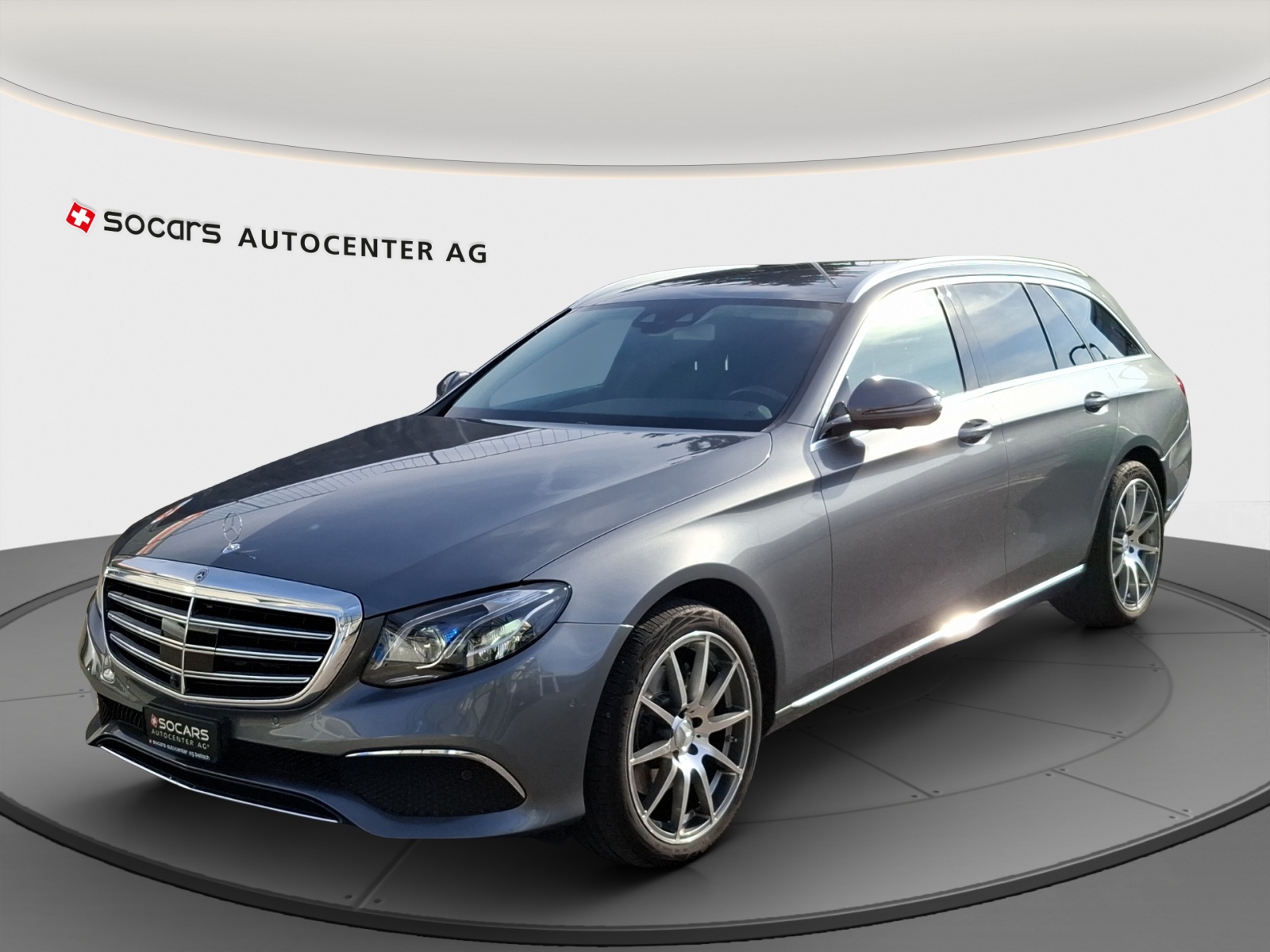MERCEDES-BENZ E 220 d Swiss Star Exclusive 4Matic 9G-Tronic // 8 fach Aluminiumbereift // Ahängerkupplung // TOP AUSSTATTUNG