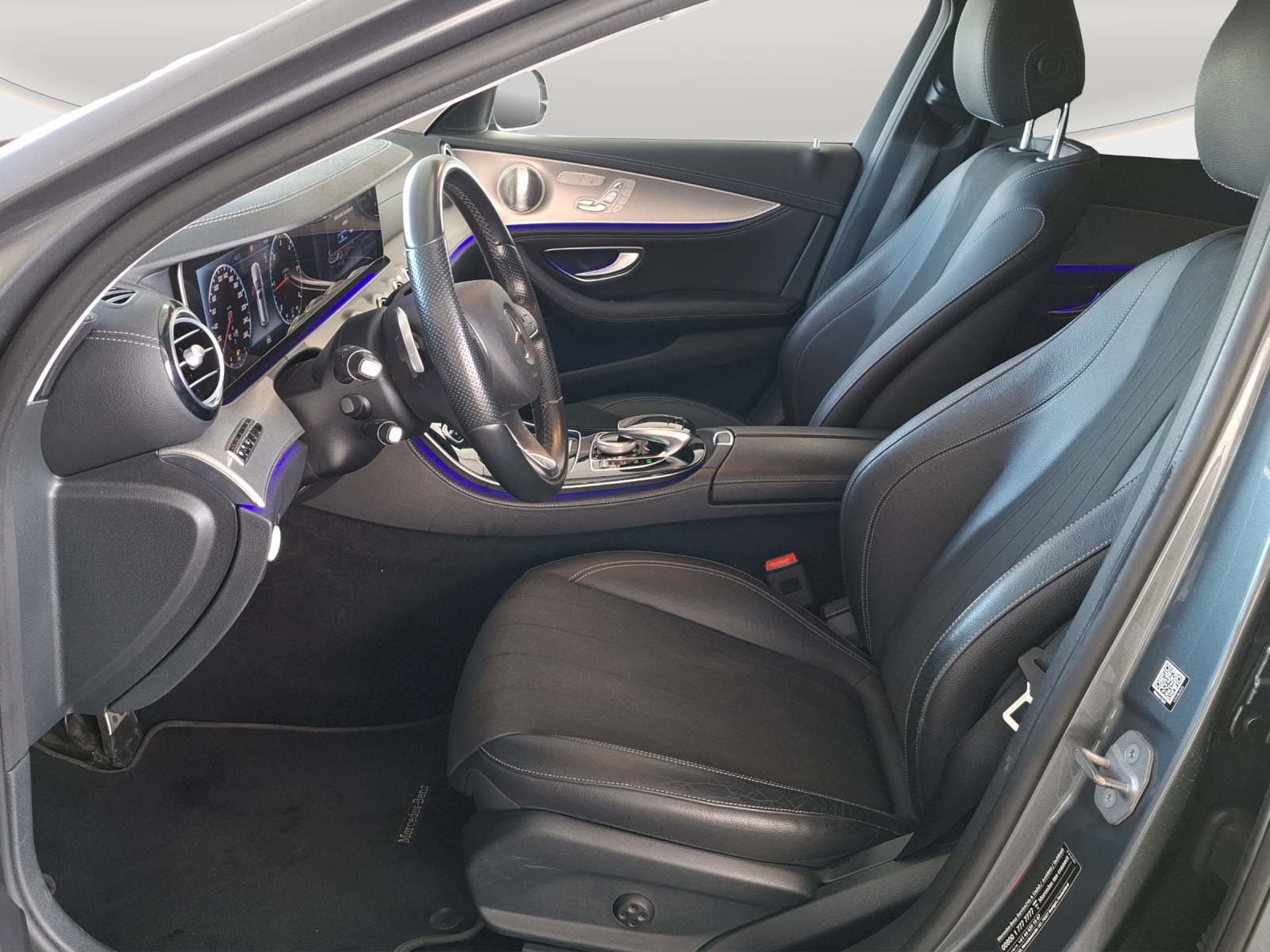MERCEDES-BENZ E 220 d Swiss Star Exclusive 4Matic 9G-Tronic // 8 fach Aluminiumbereift // Ahängerkupplung // TOP AUSSTATTUNG-image-8