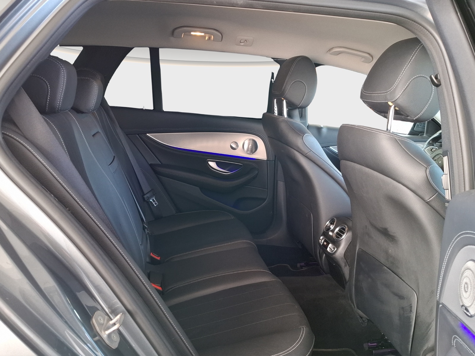 MERCEDES-BENZ E 220 d Swiss Star Exclusive 4Matic 9G-Tronic // 8 fach Aluminiumbereift // Ahängerkupplung // TOP AUSSTATTUNG-image-10