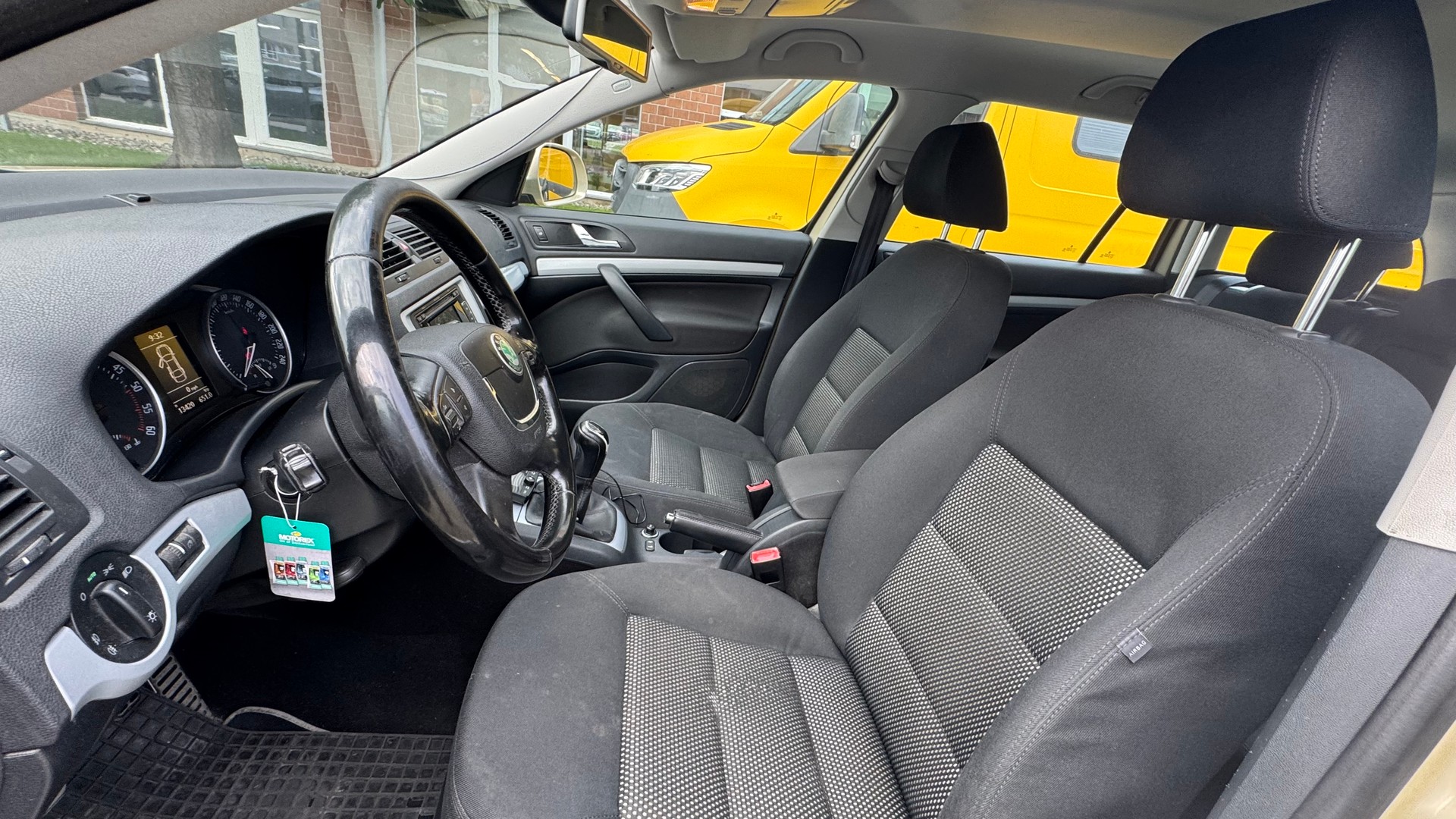 SKODA Octavia Combi 2.0 TDI Scout 4x4-image-6