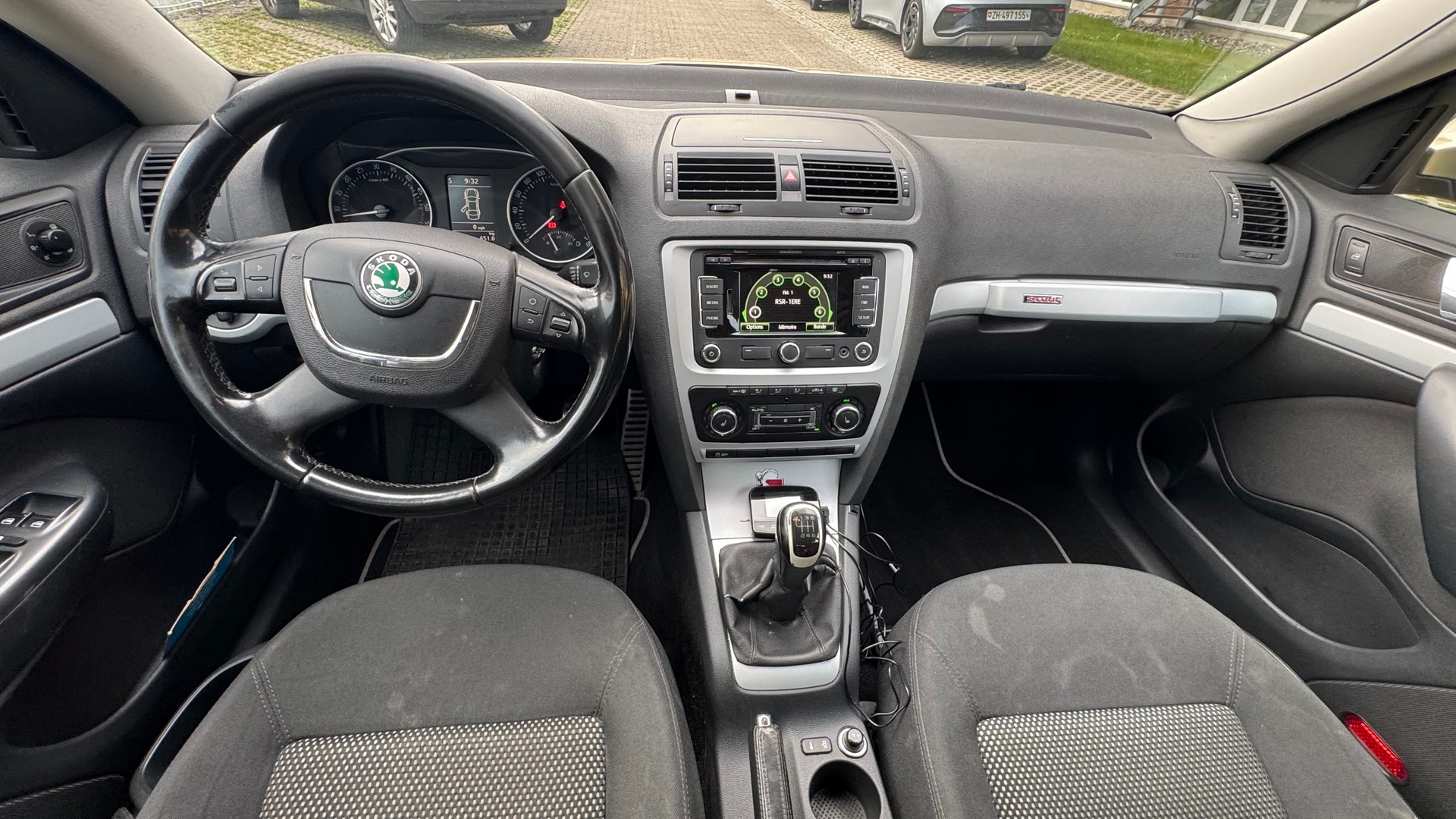 SKODA Octavia Combi 2.0 TDI Scout 4x4-image-8