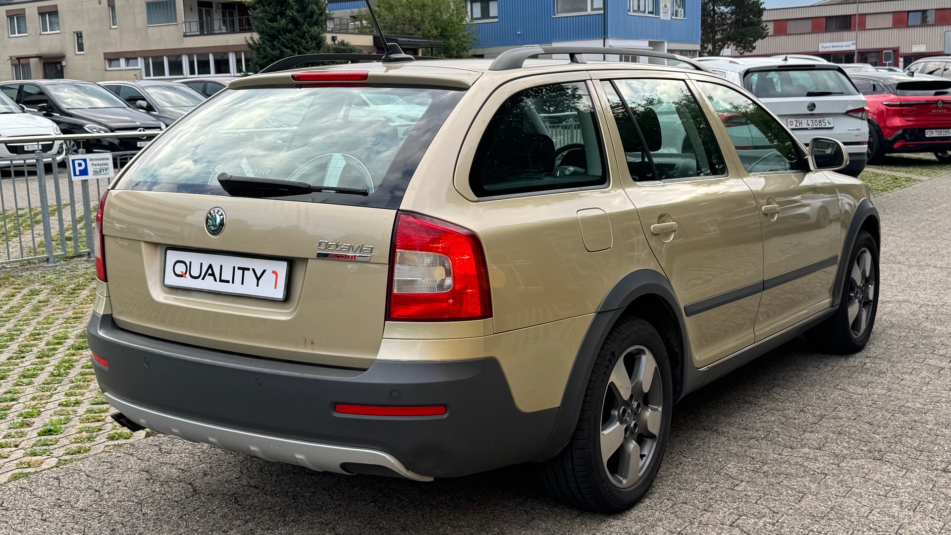 SKODA Octavia Combi 2.0 TDI Scout 4x4-image-3