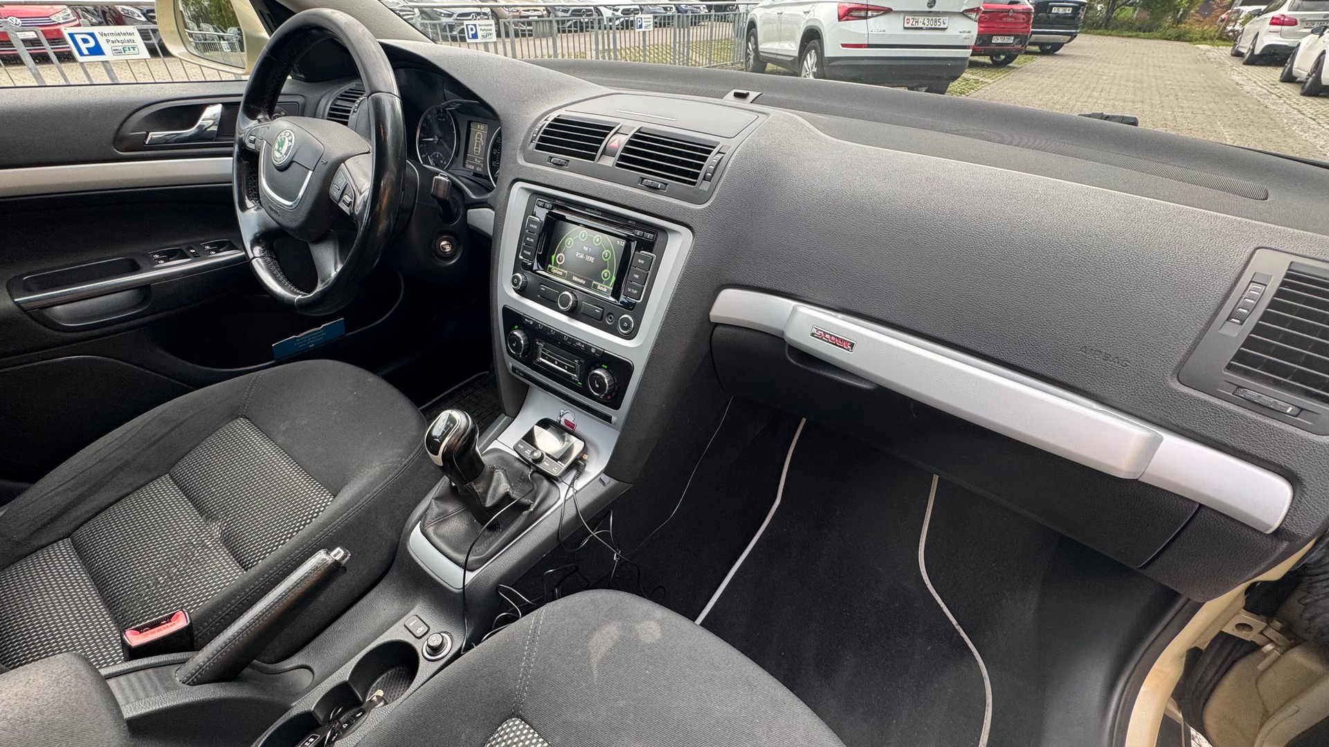 SKODA Octavia Combi 2.0 TDI Scout 4x4-image-10