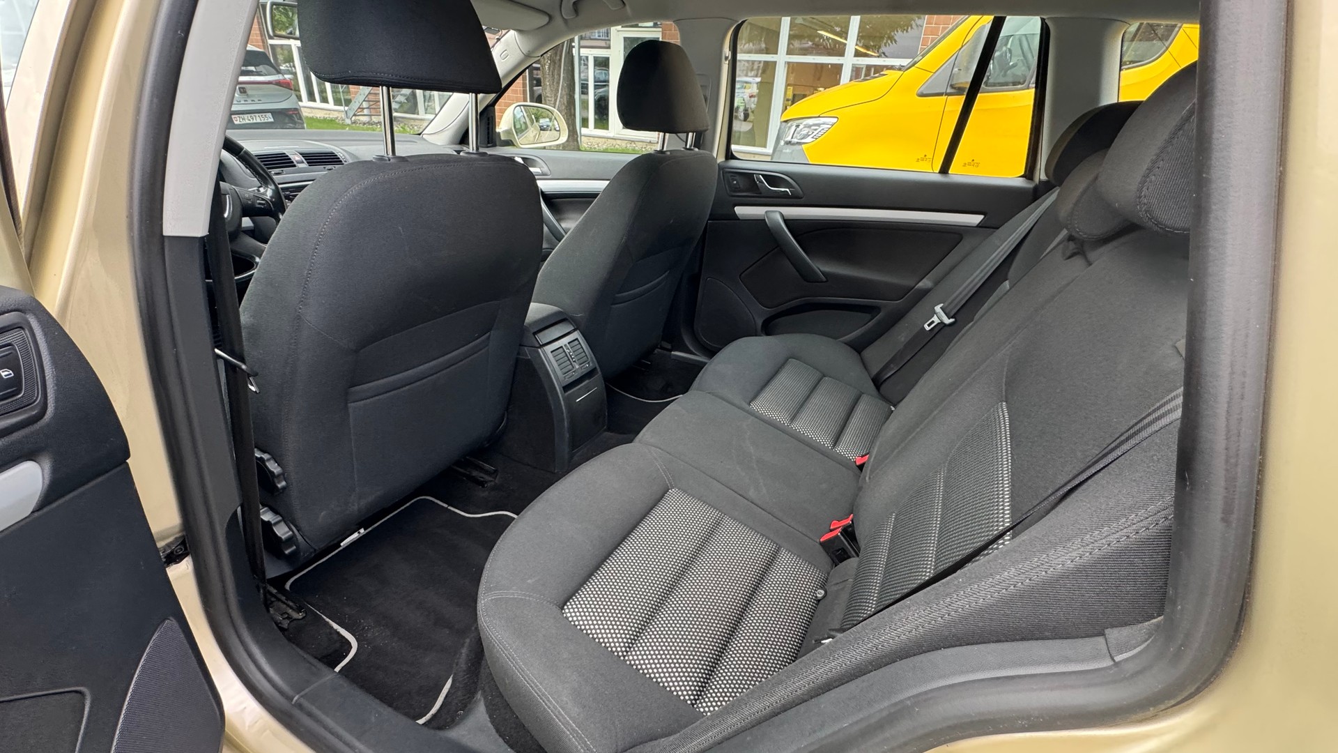 SKODA Octavia Combi 2.0 TDI Scout 4x4-image-7