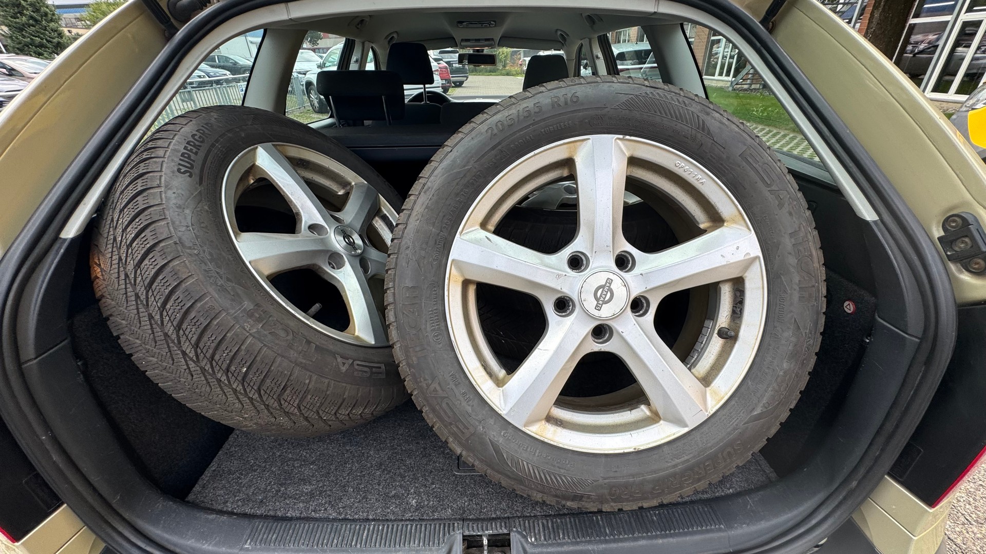 SKODA Octavia Combi 2.0 TDI Scout 4x4-image-11