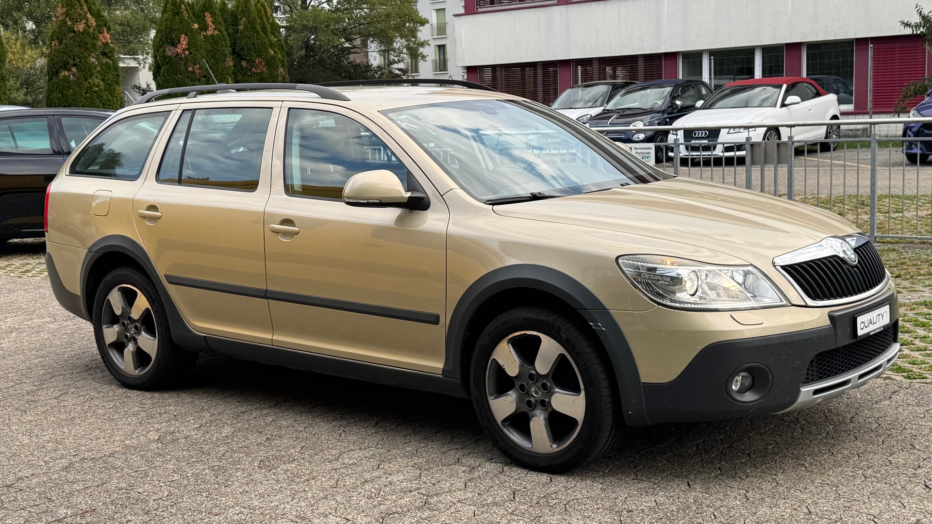 SKODA Octavia Combi 2.0 TDI Scout 4x4-image-2
