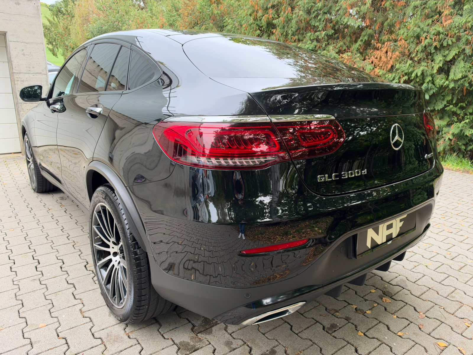 MERCEDES-BENZ GLC Coupé 300 d AMG Line 4Matic 9G-Tronic-image-2