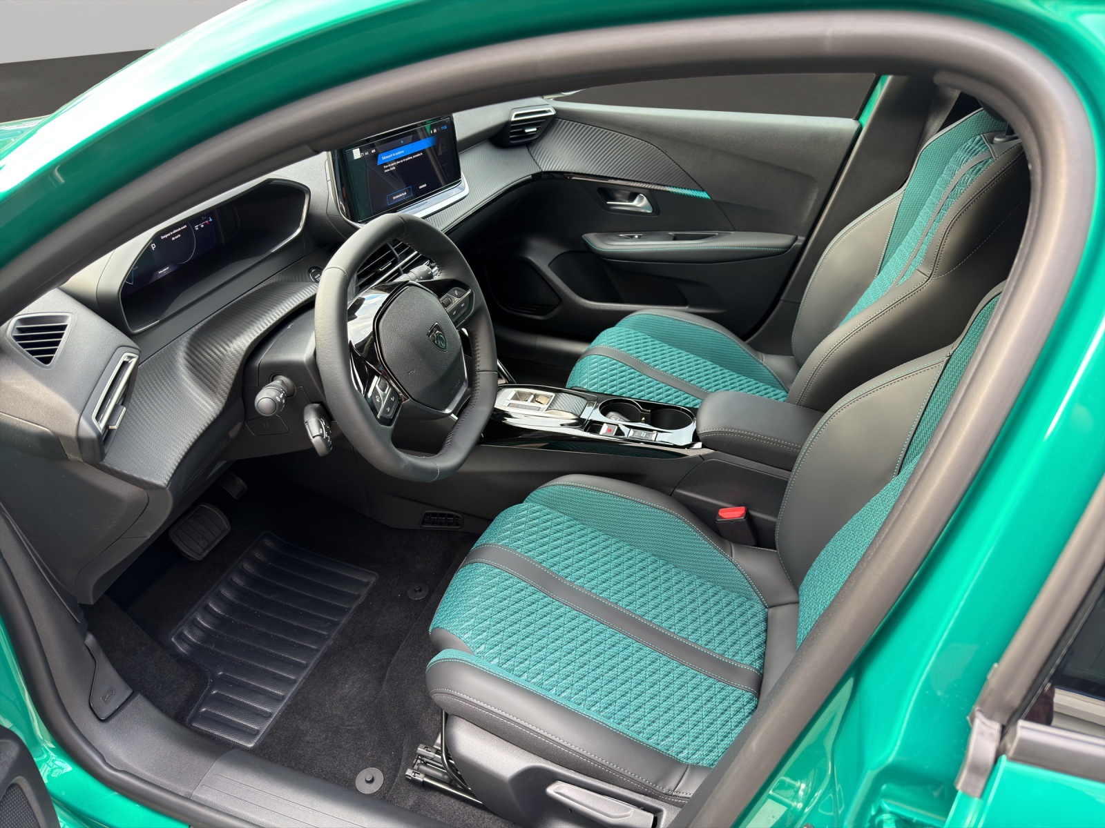 PEUGEOT 208 1.2 Hybrid Envy-image-3