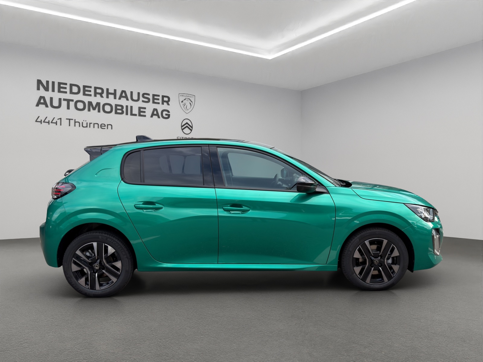PEUGEOT 208 1.2 Hybrid Envy-image-1