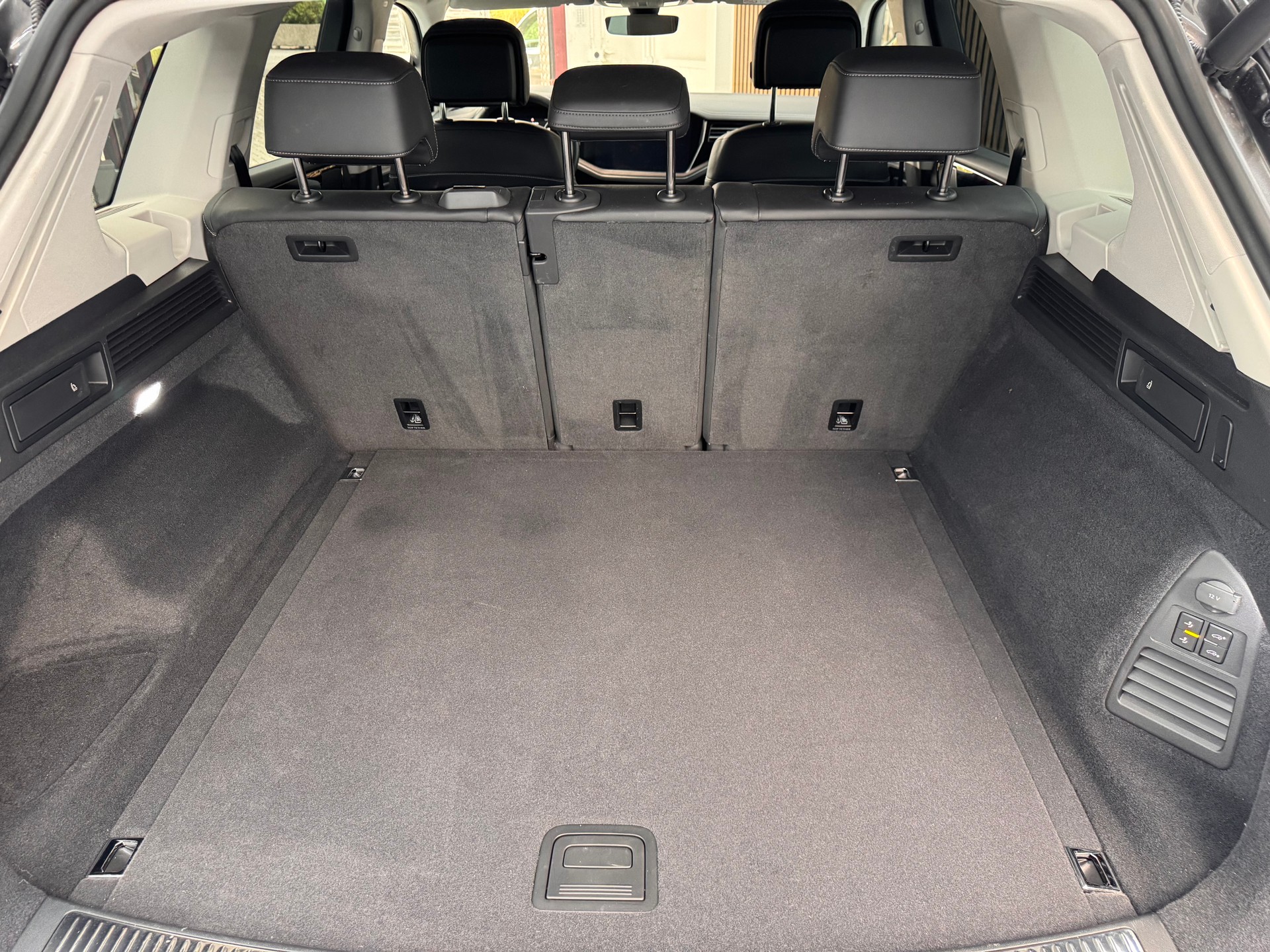 VW Touareg 3.0 TDI Elegance Tiptronic-image-22