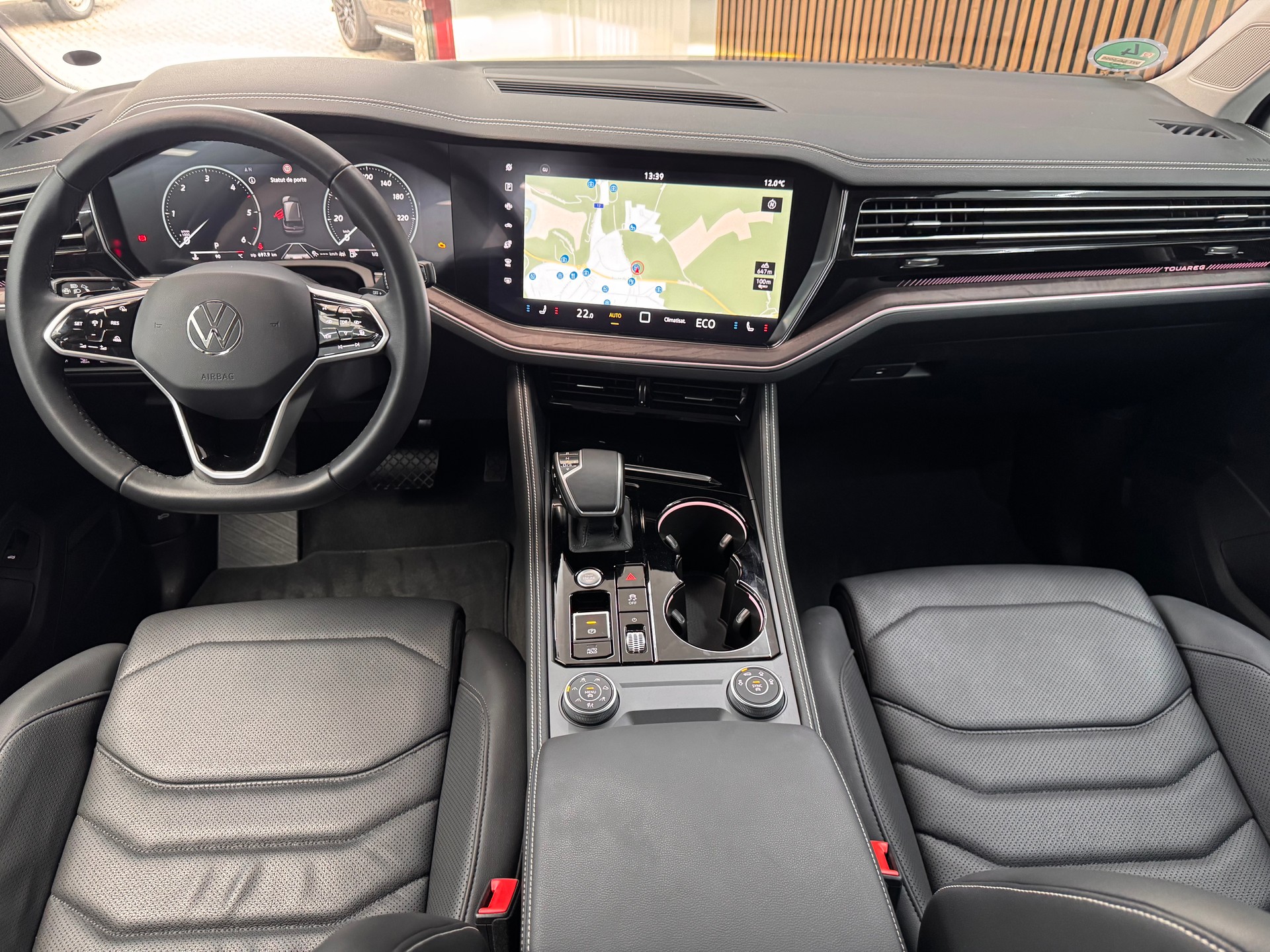 VW Touareg 3.0 TDI Elegance Tiptronic-image-16