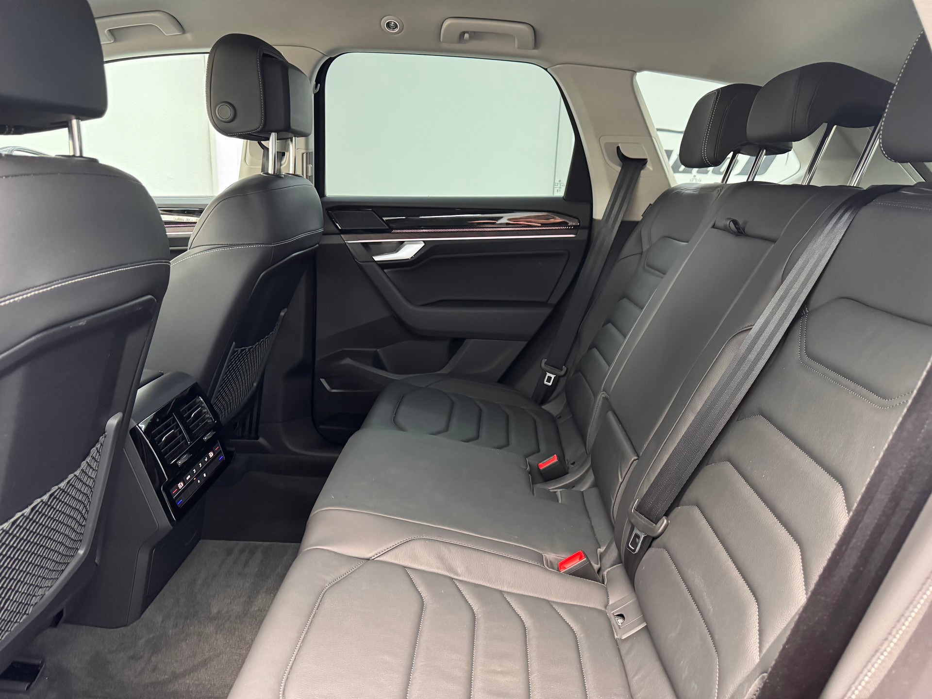VW Touareg 3.0 TDI Elegance Tiptronic-image-20