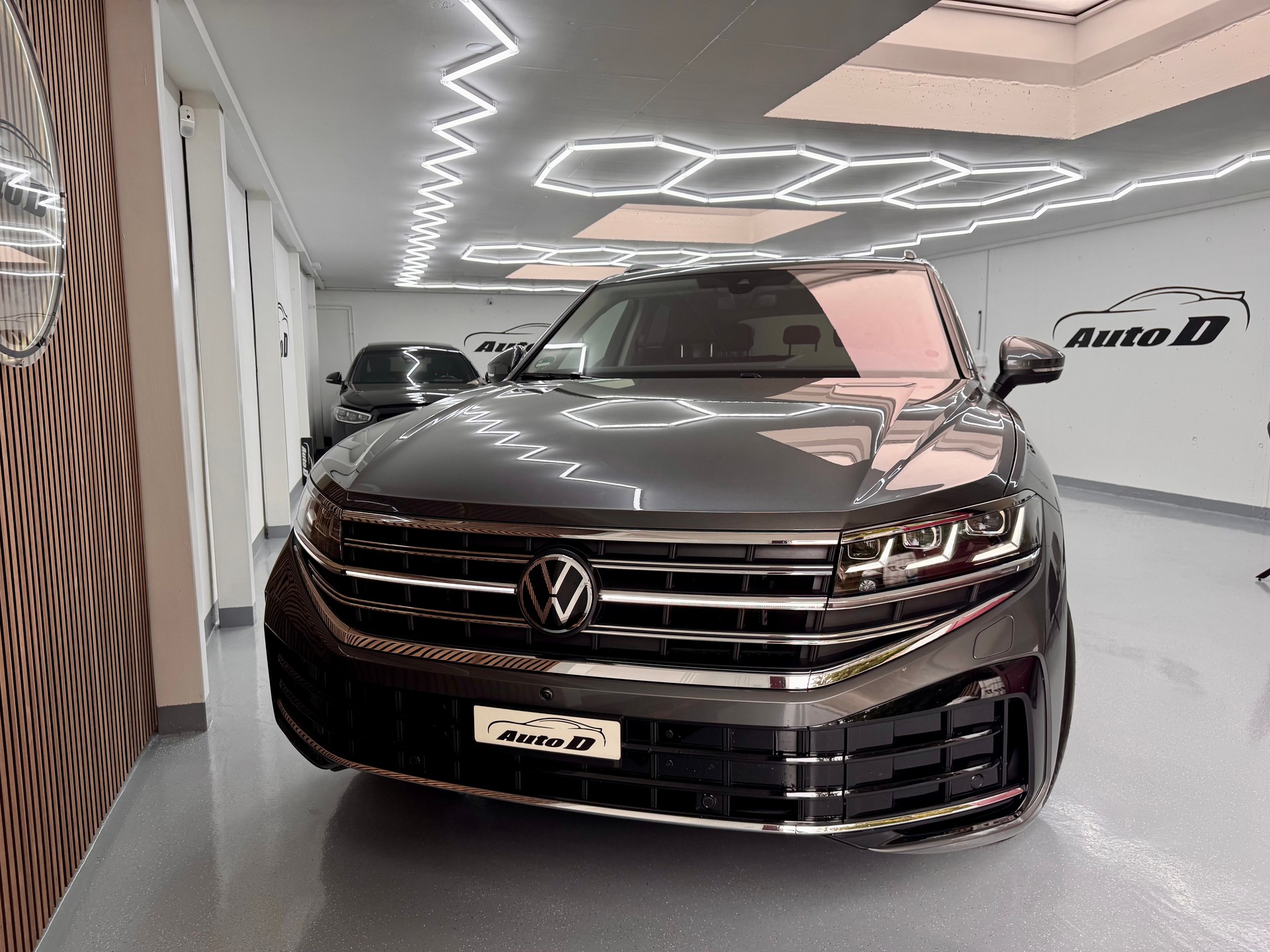 VW Touareg 3.0 TDI Elegance Tiptronic-image-1