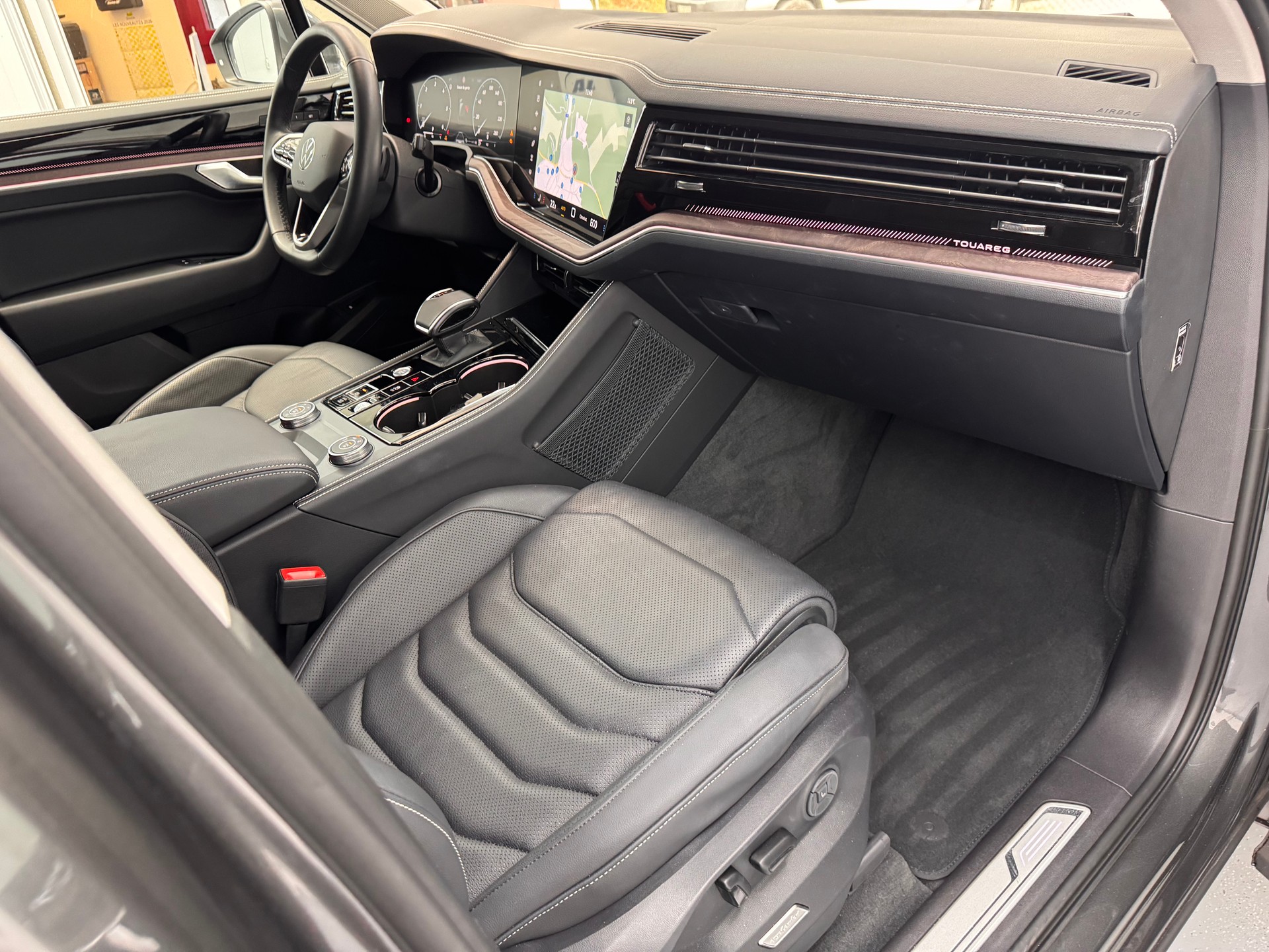 VW Touareg 3.0 TDI Elegance Tiptronic-image-19