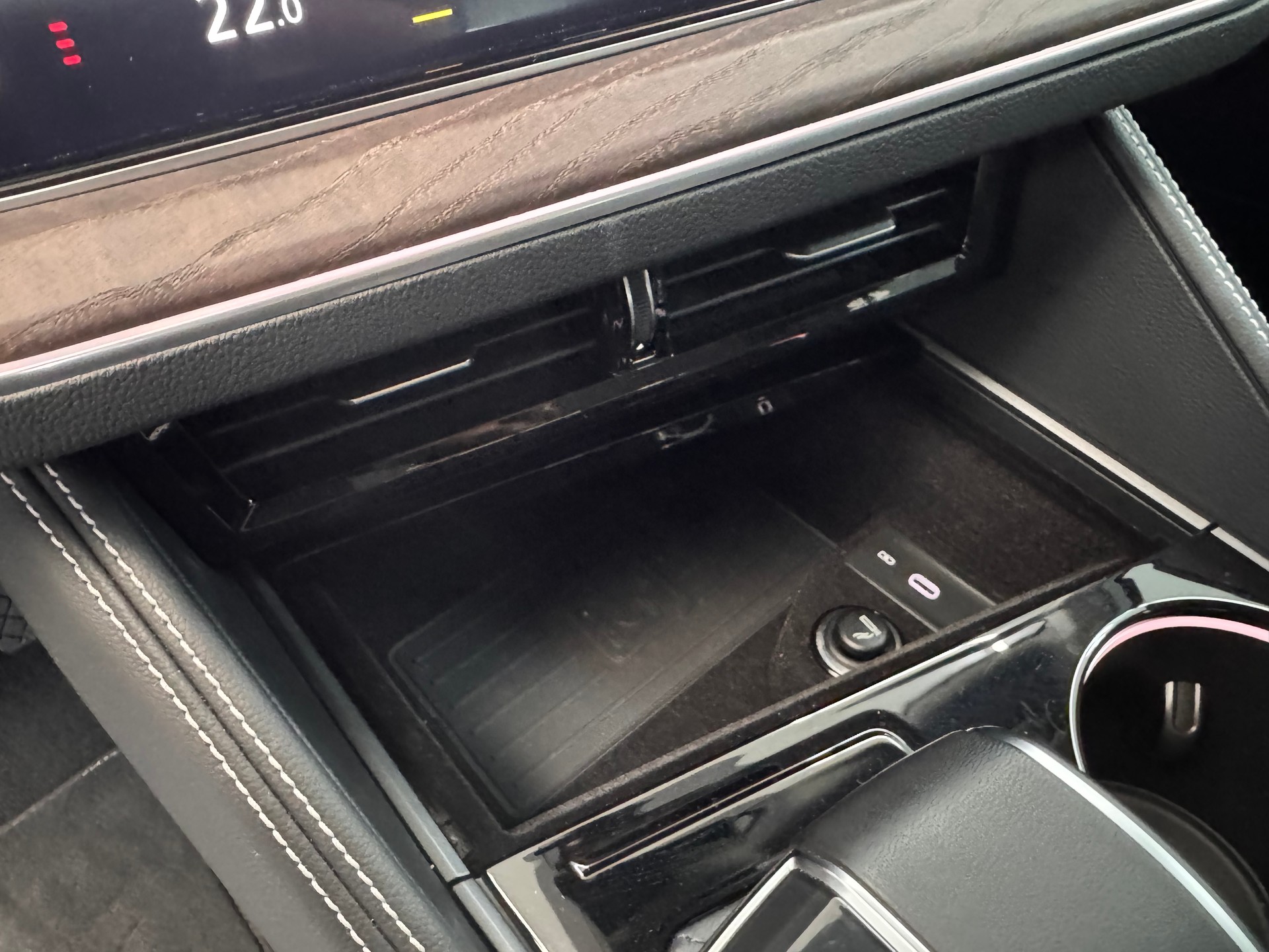 VW Touareg 3.0 TDI Elegance Tiptronic-image-18