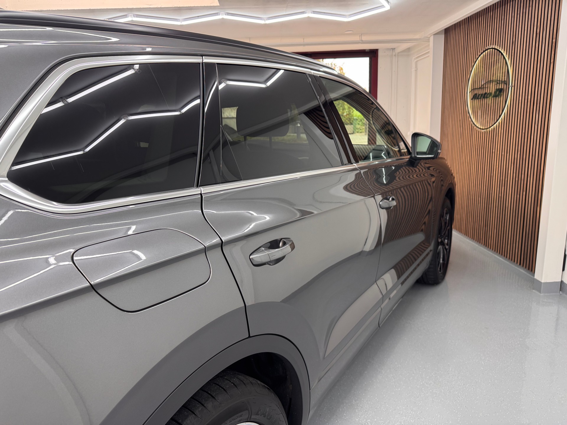 VW Touareg 3.0 TDI Elegance Tiptronic-image-9