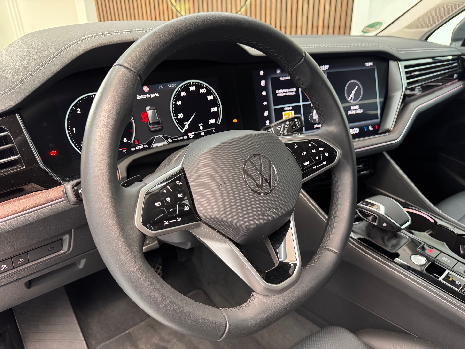 VW Touareg 3.0 TDI Elegance Tiptronic-image-15